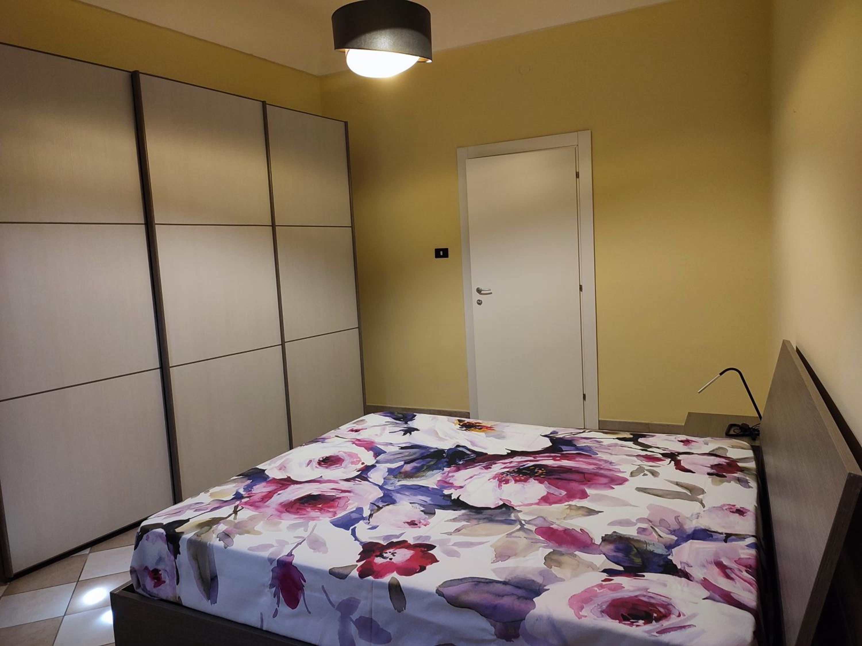 Apartment with Balcony - Photo 4