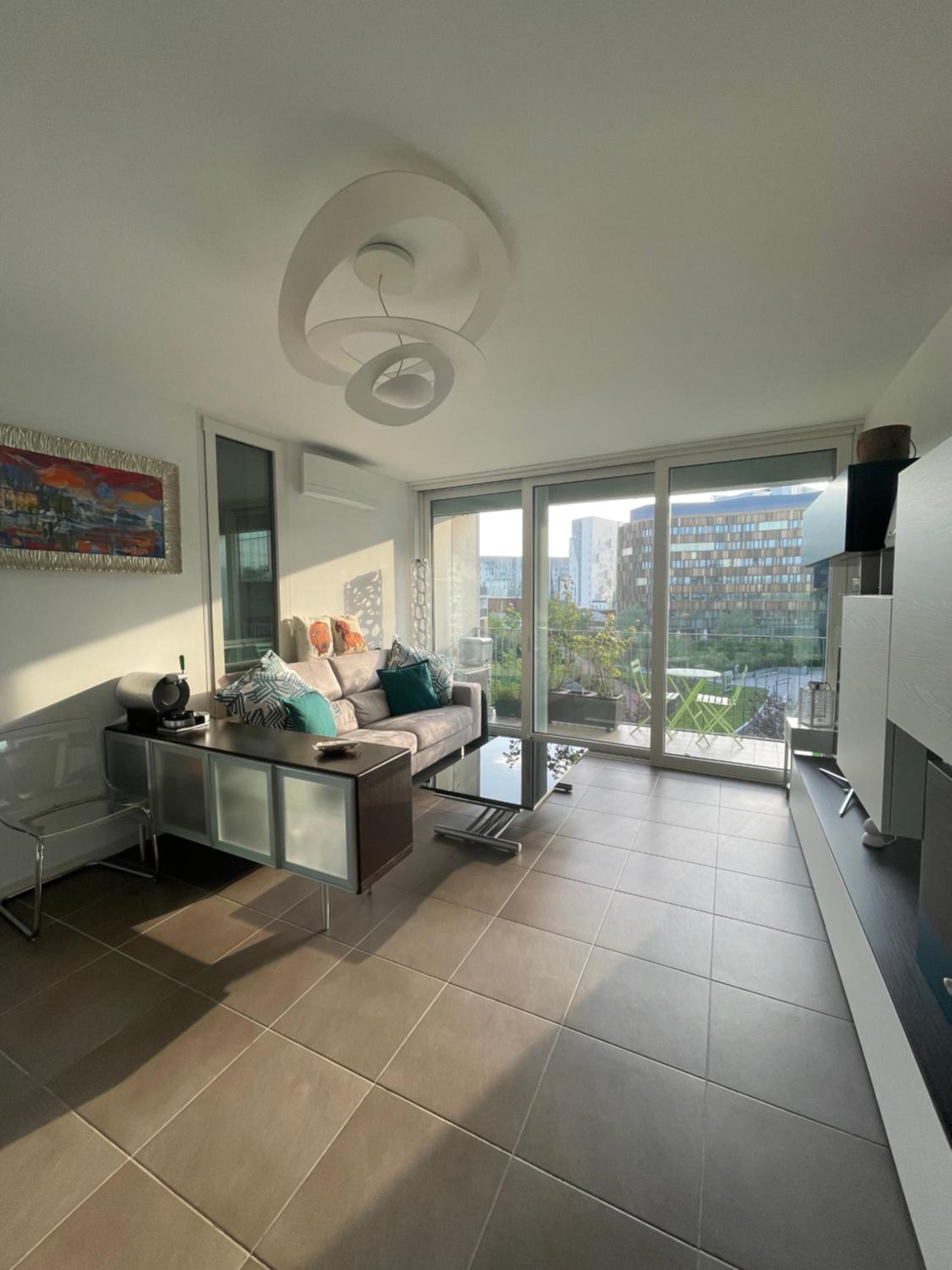 One-Bedroom Apartment photo 2