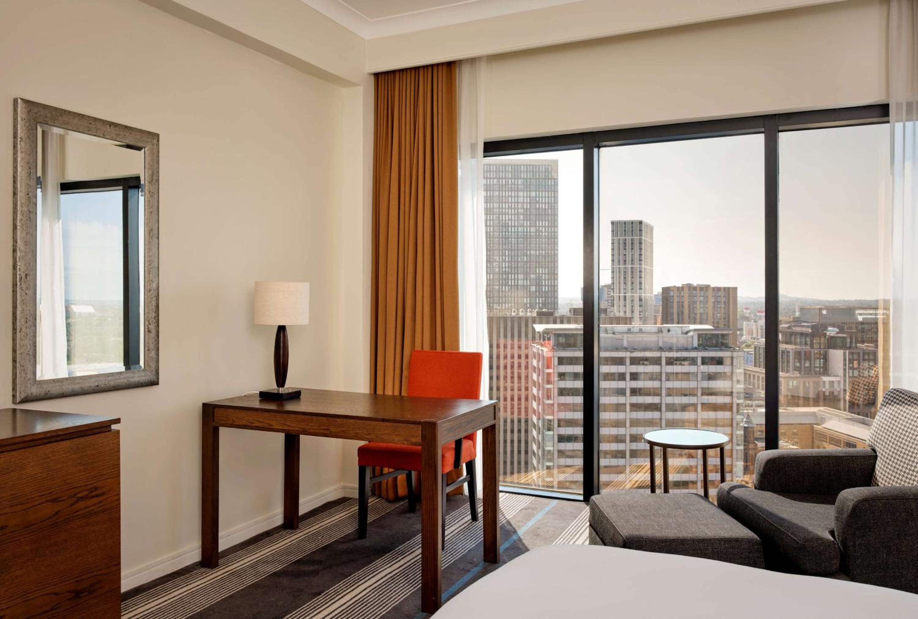King Room with Canal View - High Floor - Photo 6