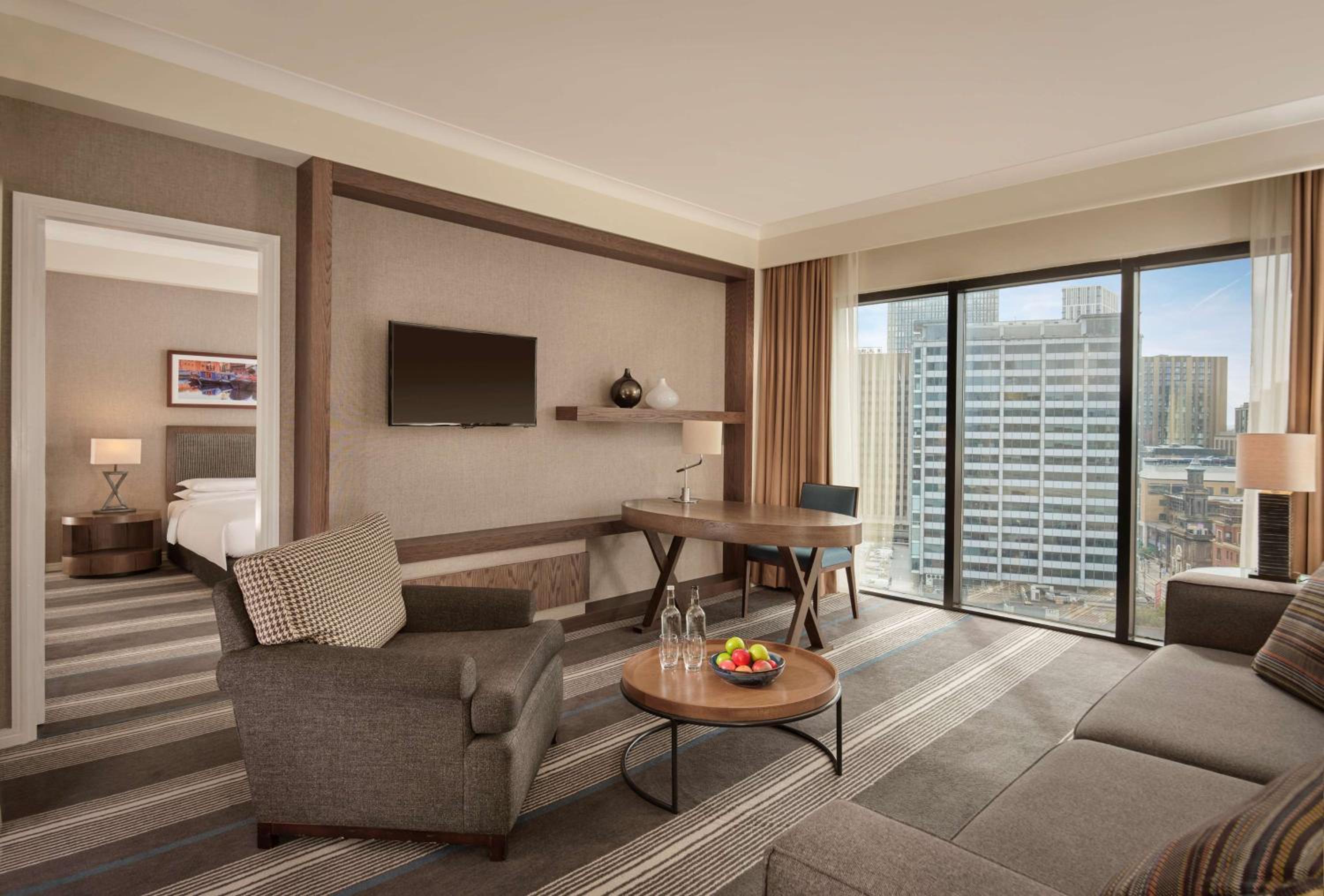 Suite - Photo 2