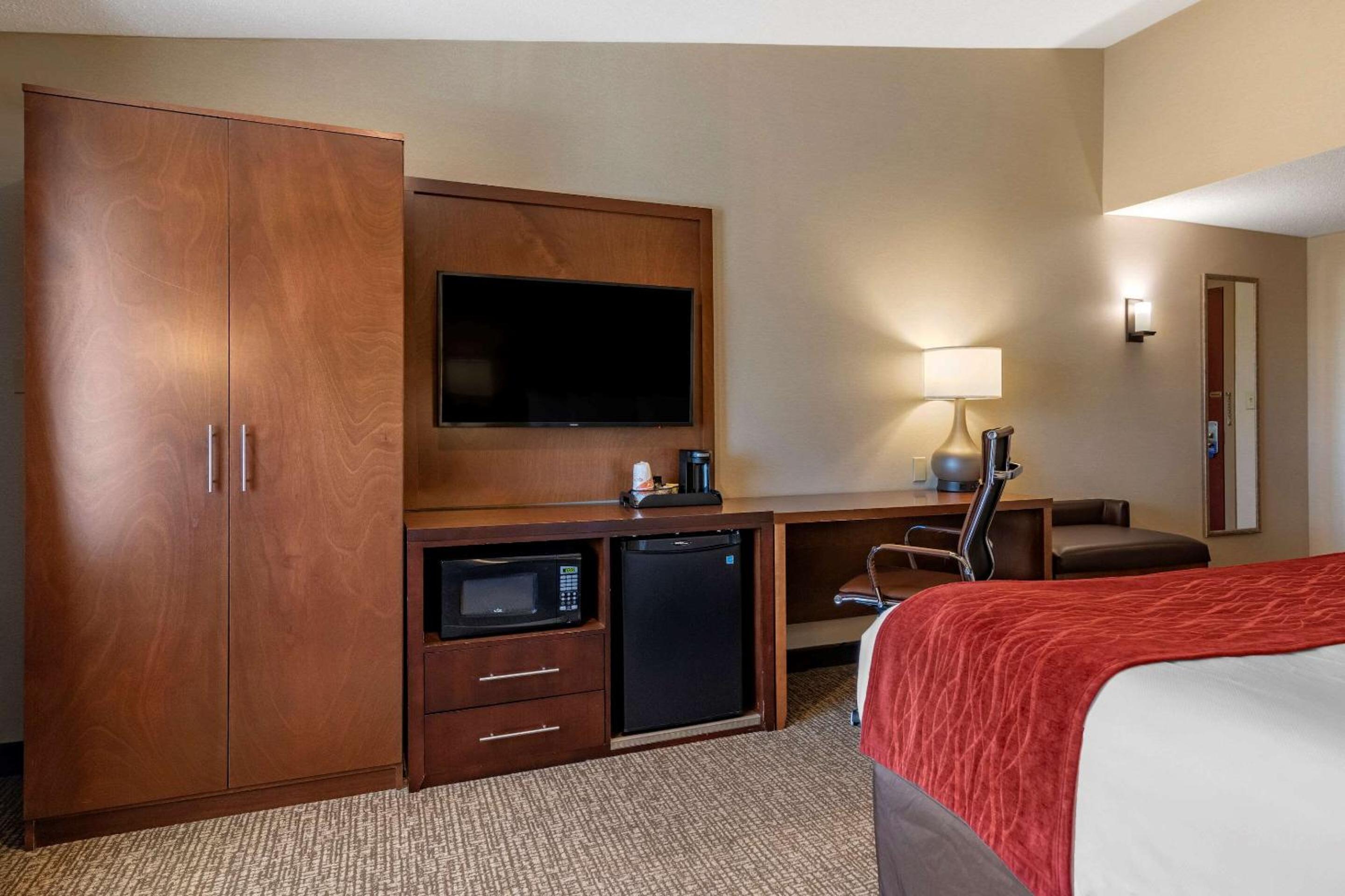 King Room - Non-Smoking photo 3
