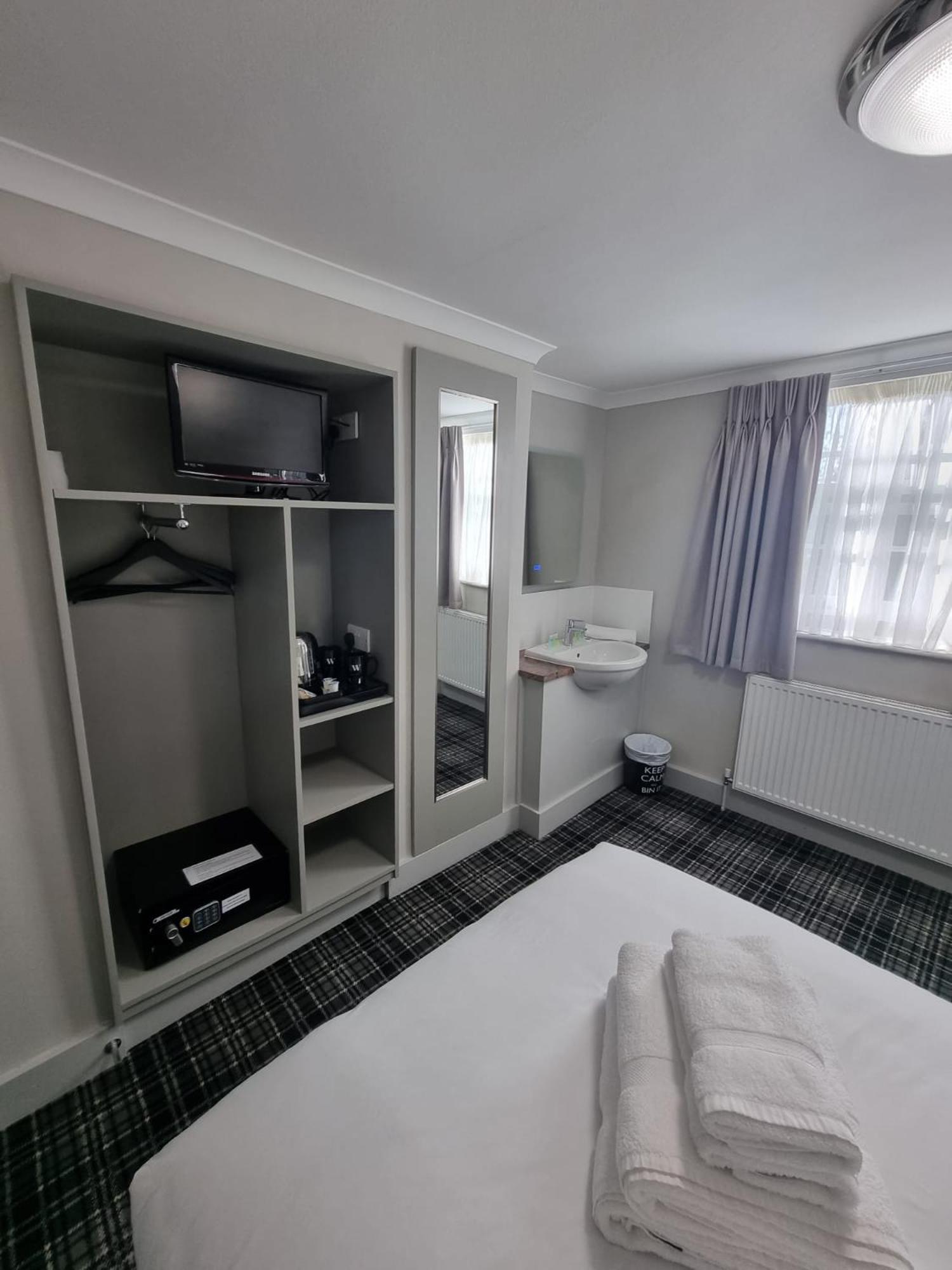 Single Room with Shared Toilet photo 2