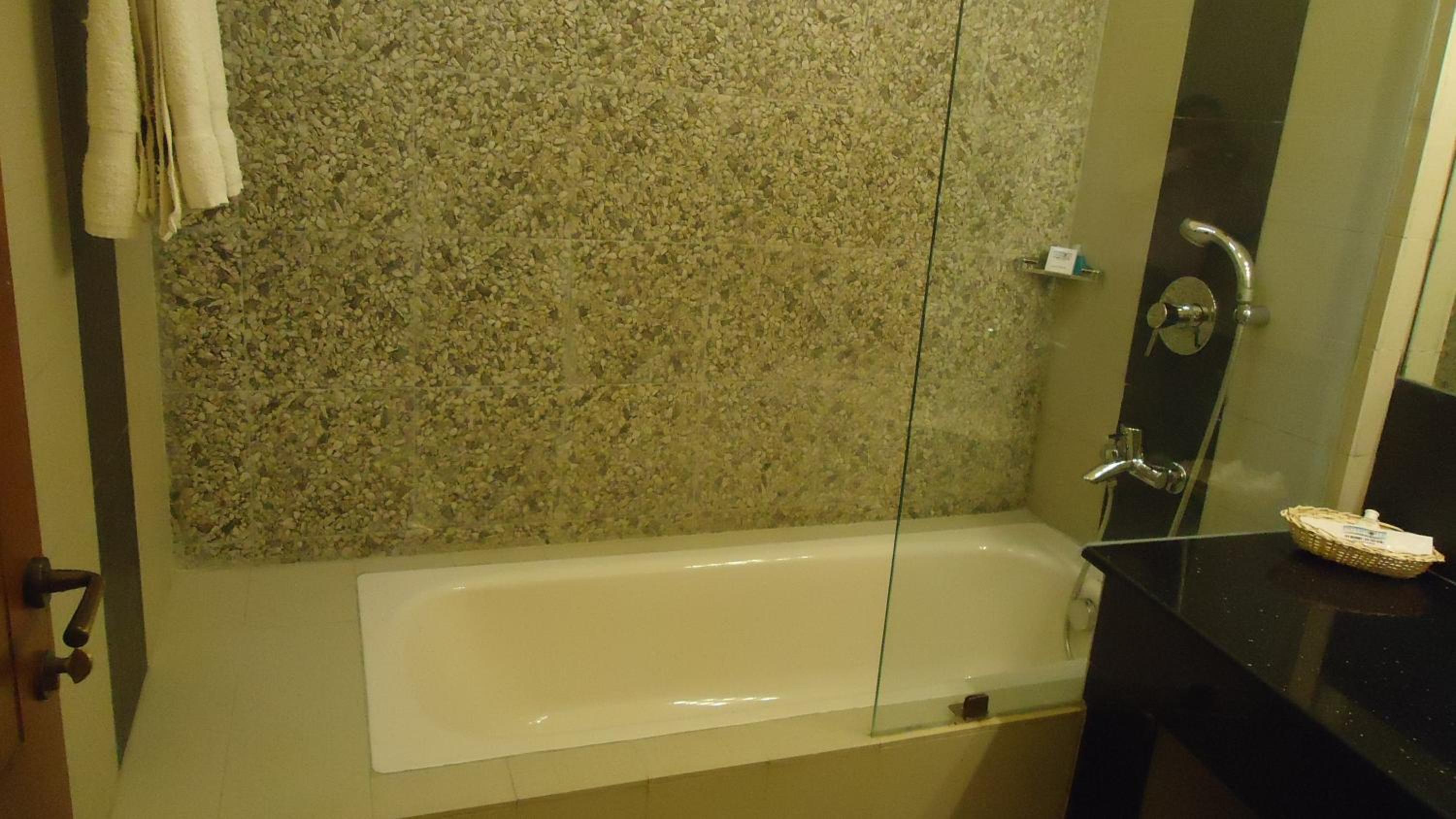 Suite - Photo 6