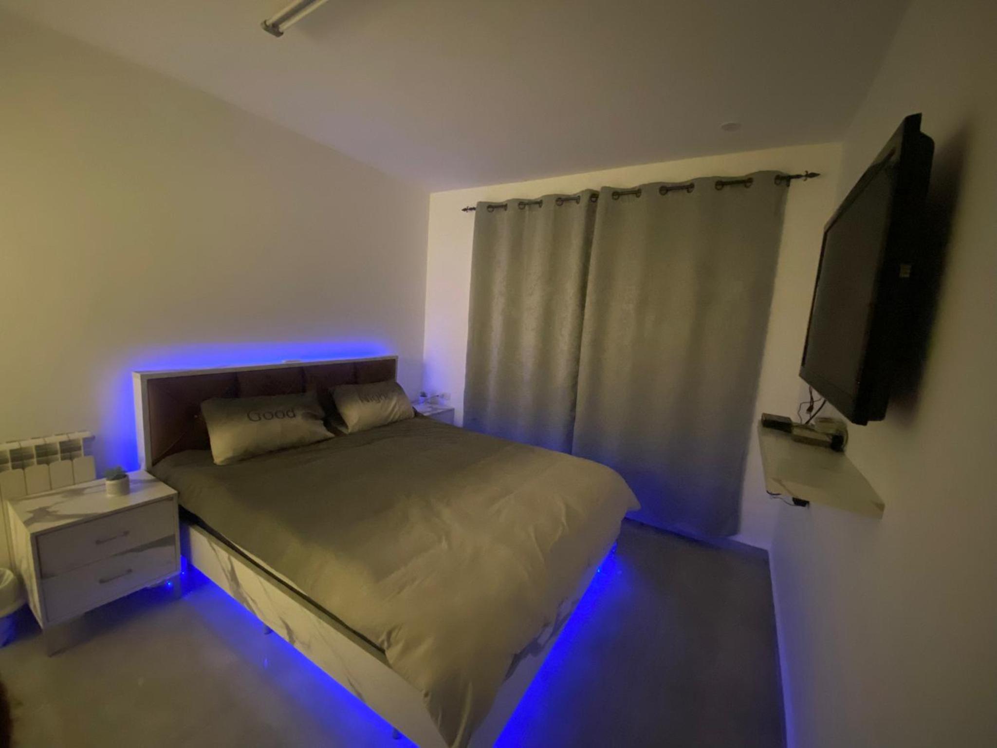 Two-Bedroom House - Photo 38