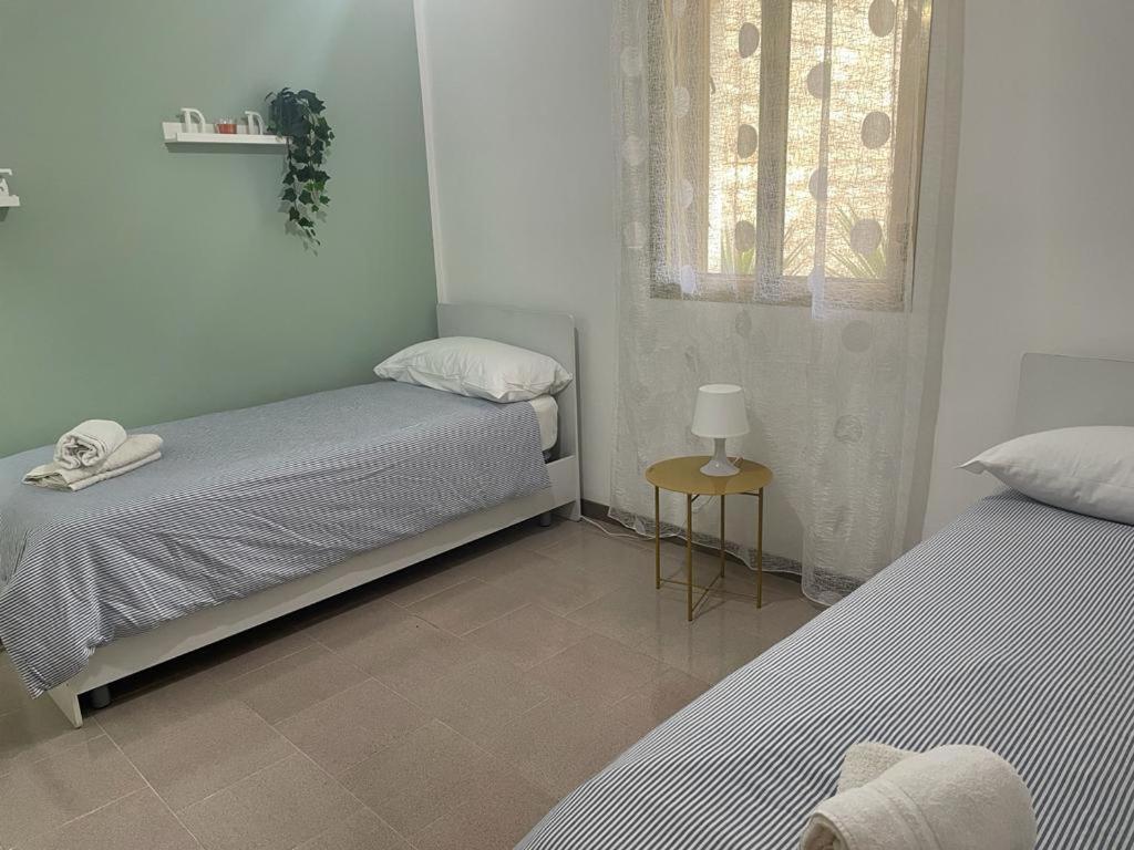 Double or Twin Room with Private Bathroom - Photo 11