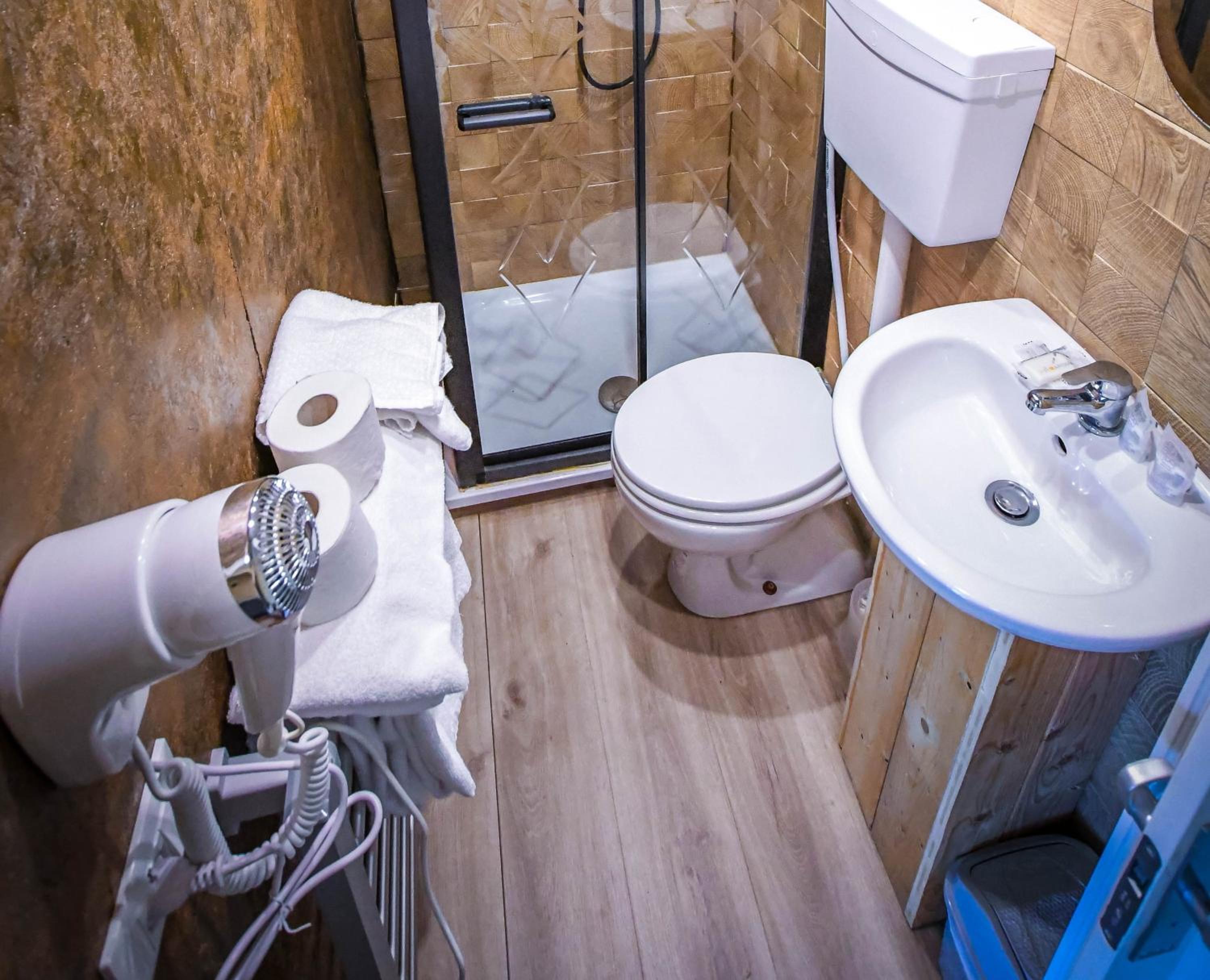 One-Bedroom Chalet - Photo 3
