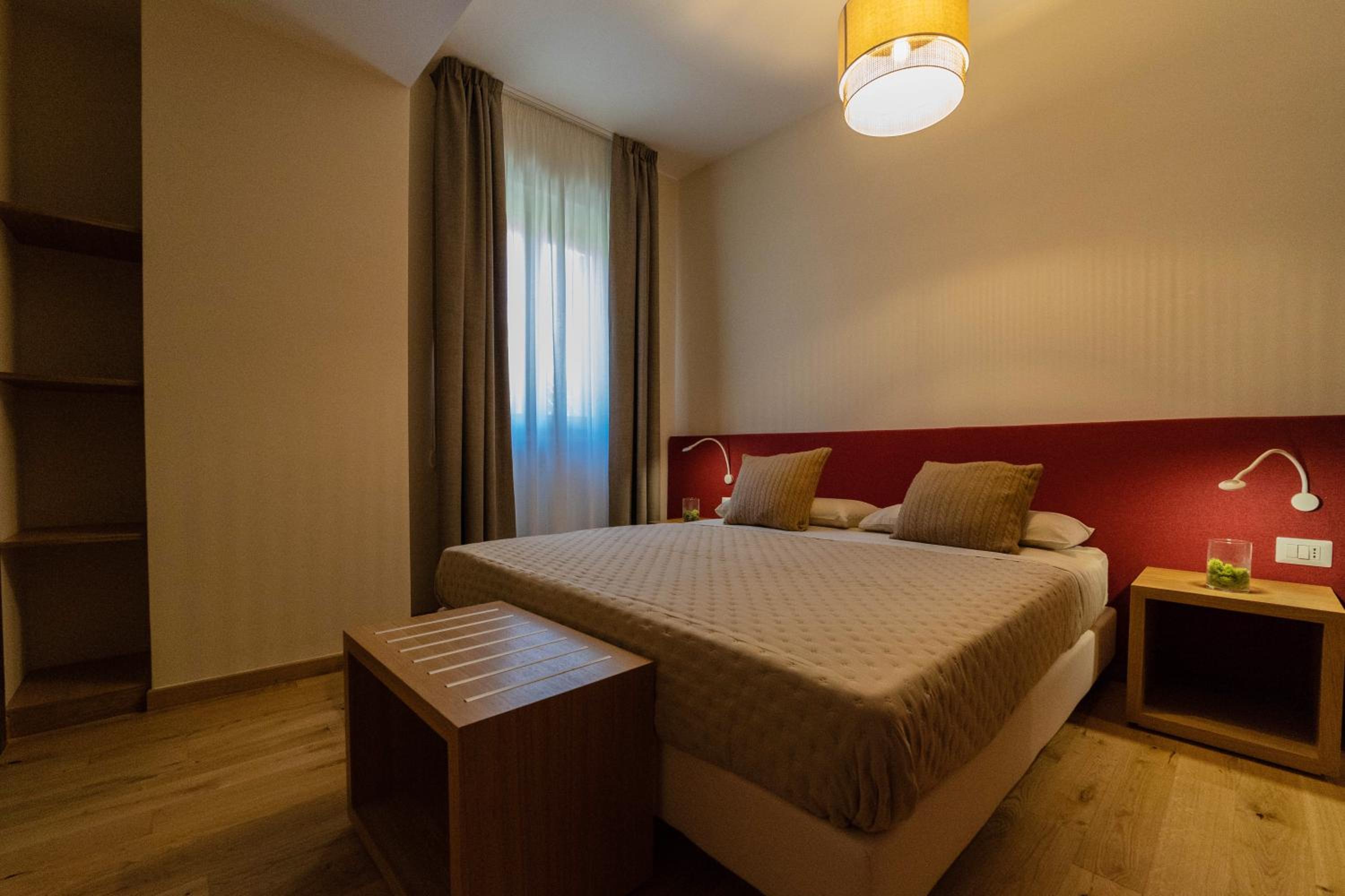 Double Room with Private Bathroom - Photo 10