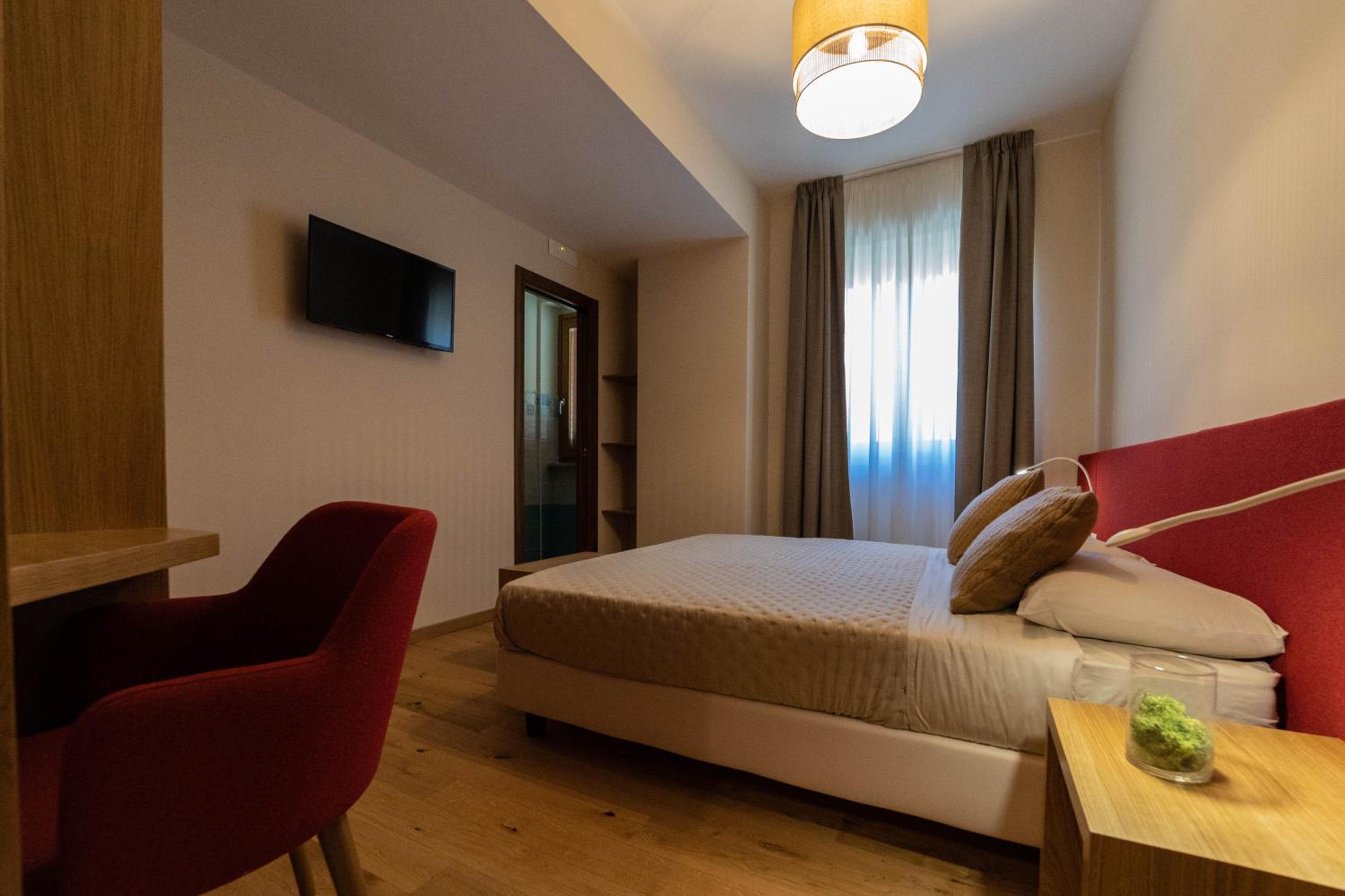 Double Room with Private Bathroom - Photo 7