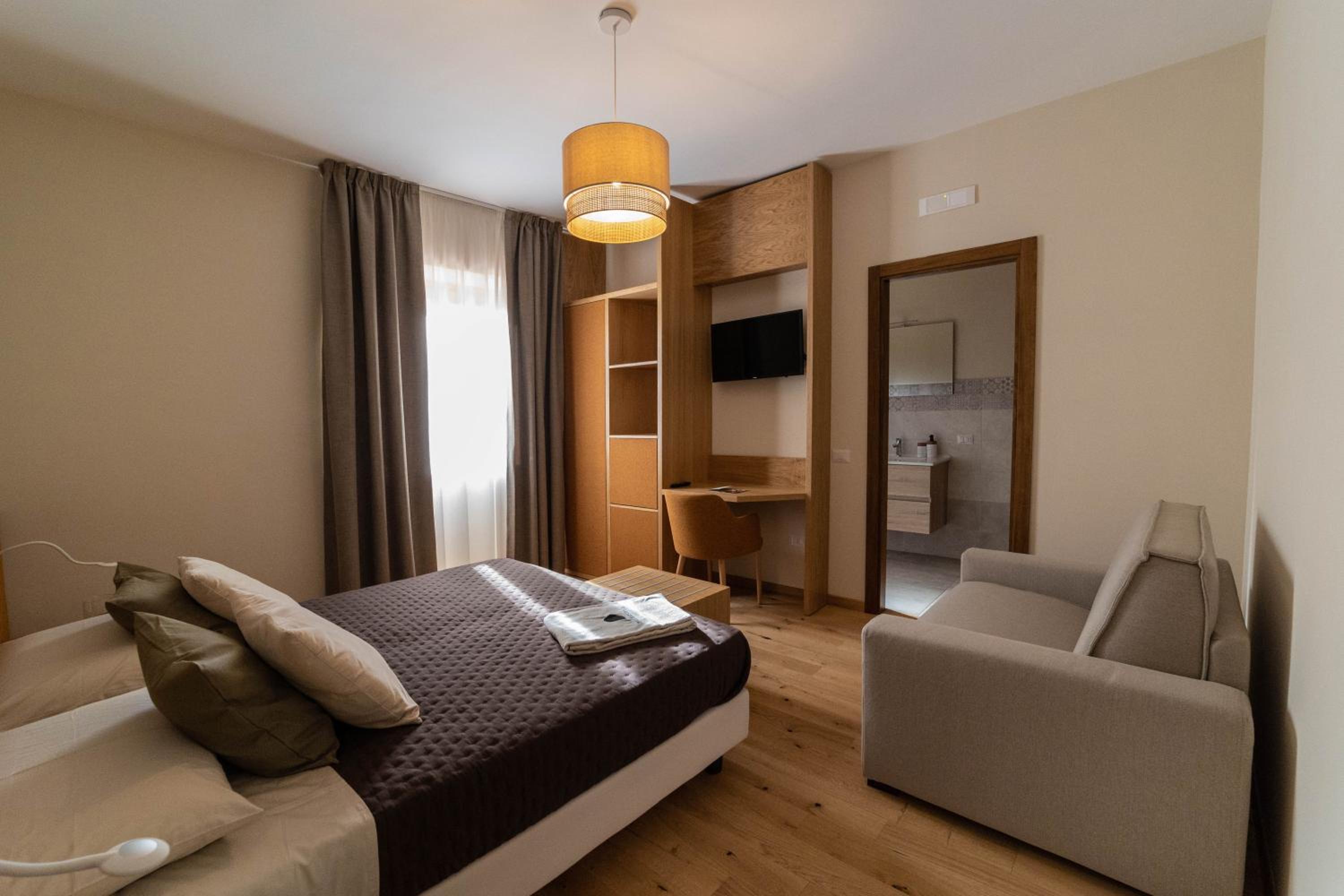 Deluxe Triple Room - Photo 3