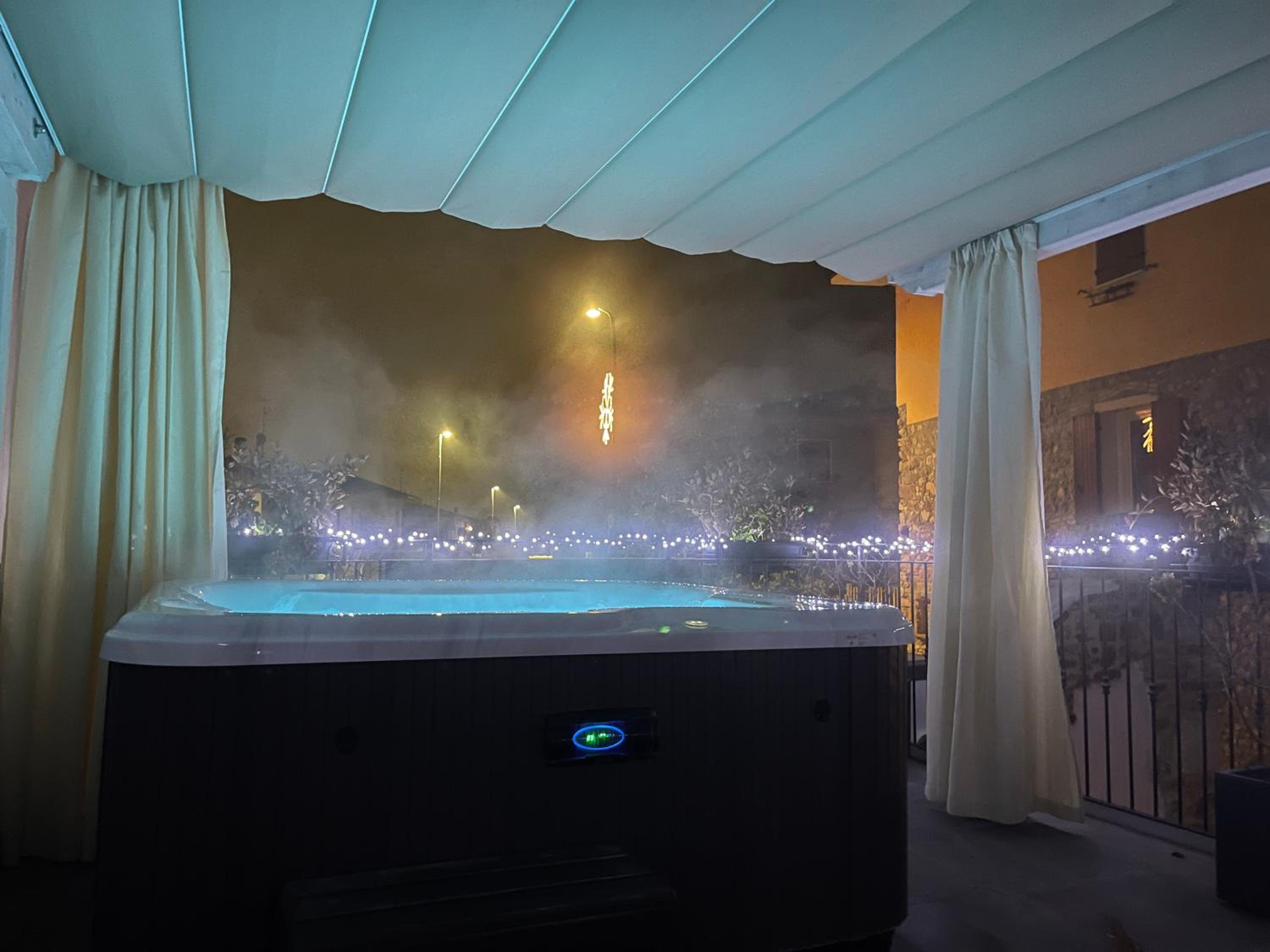 Queen Suite with Spa Bath - Photo 44