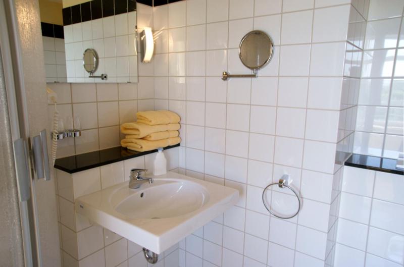  Double Room with Shower - Photo 7