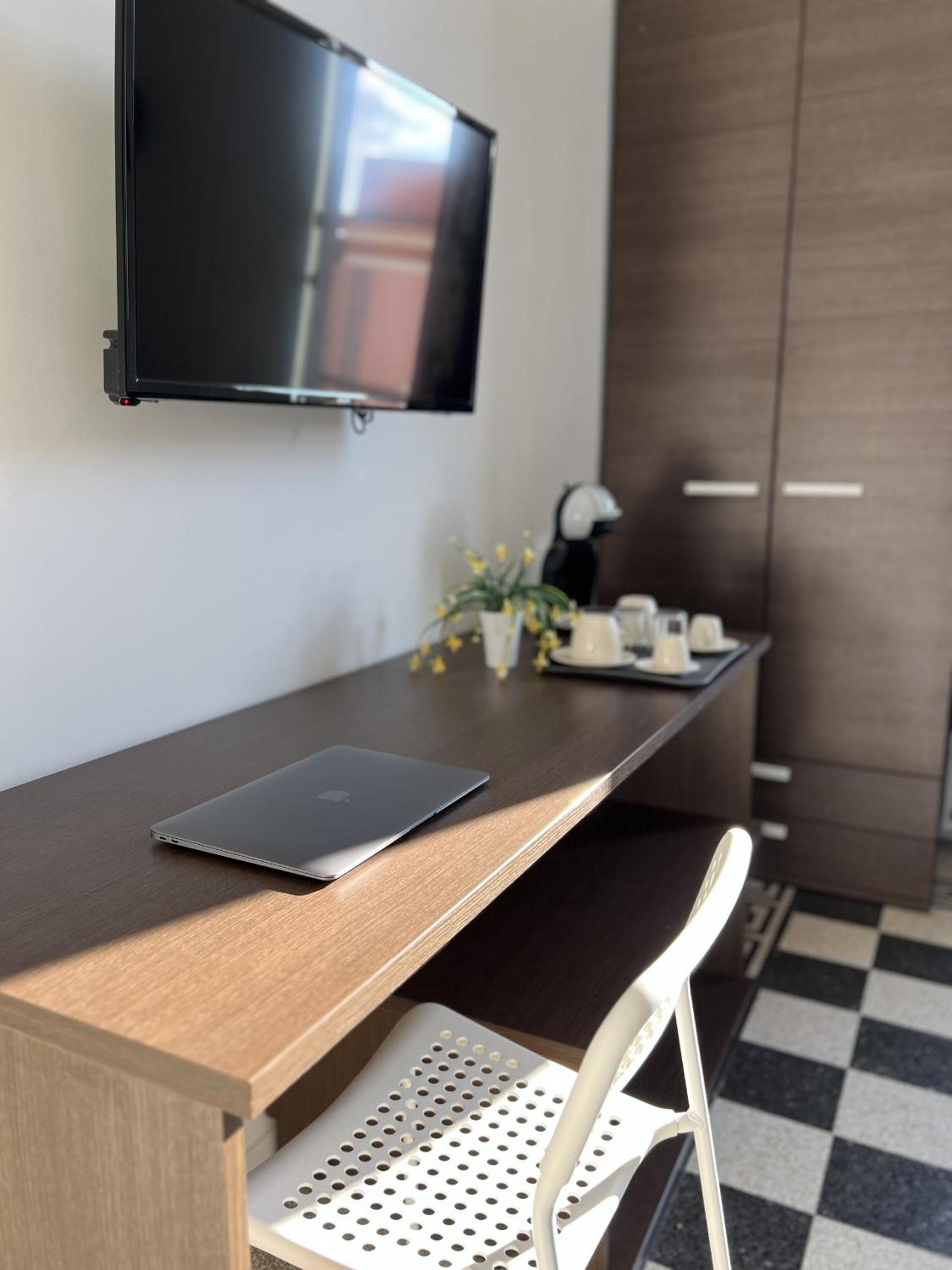 Standard Twin Room - Photo 4