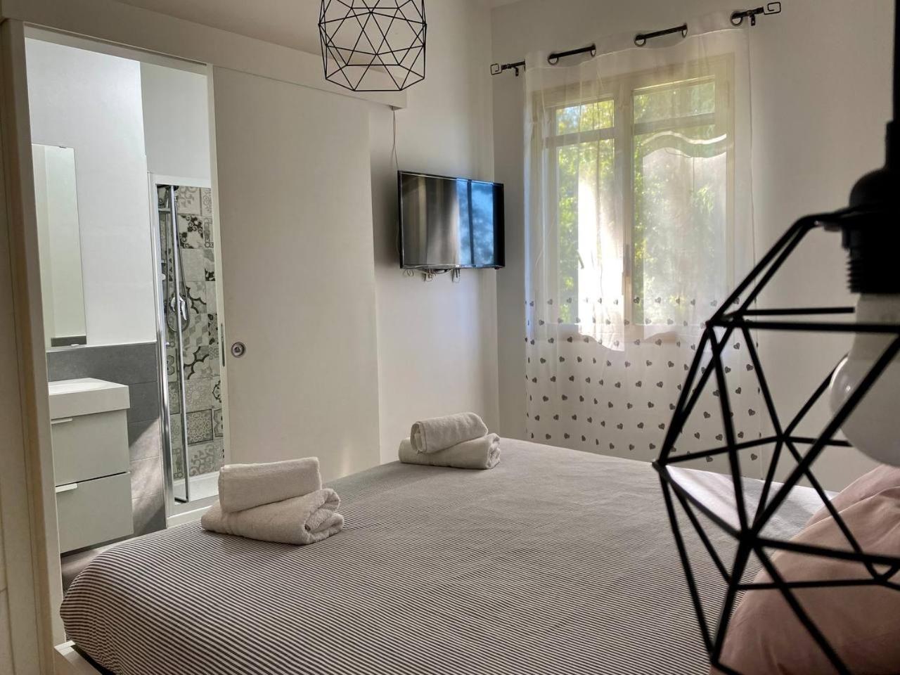 Double Room with Private Bathroom - Photo 6