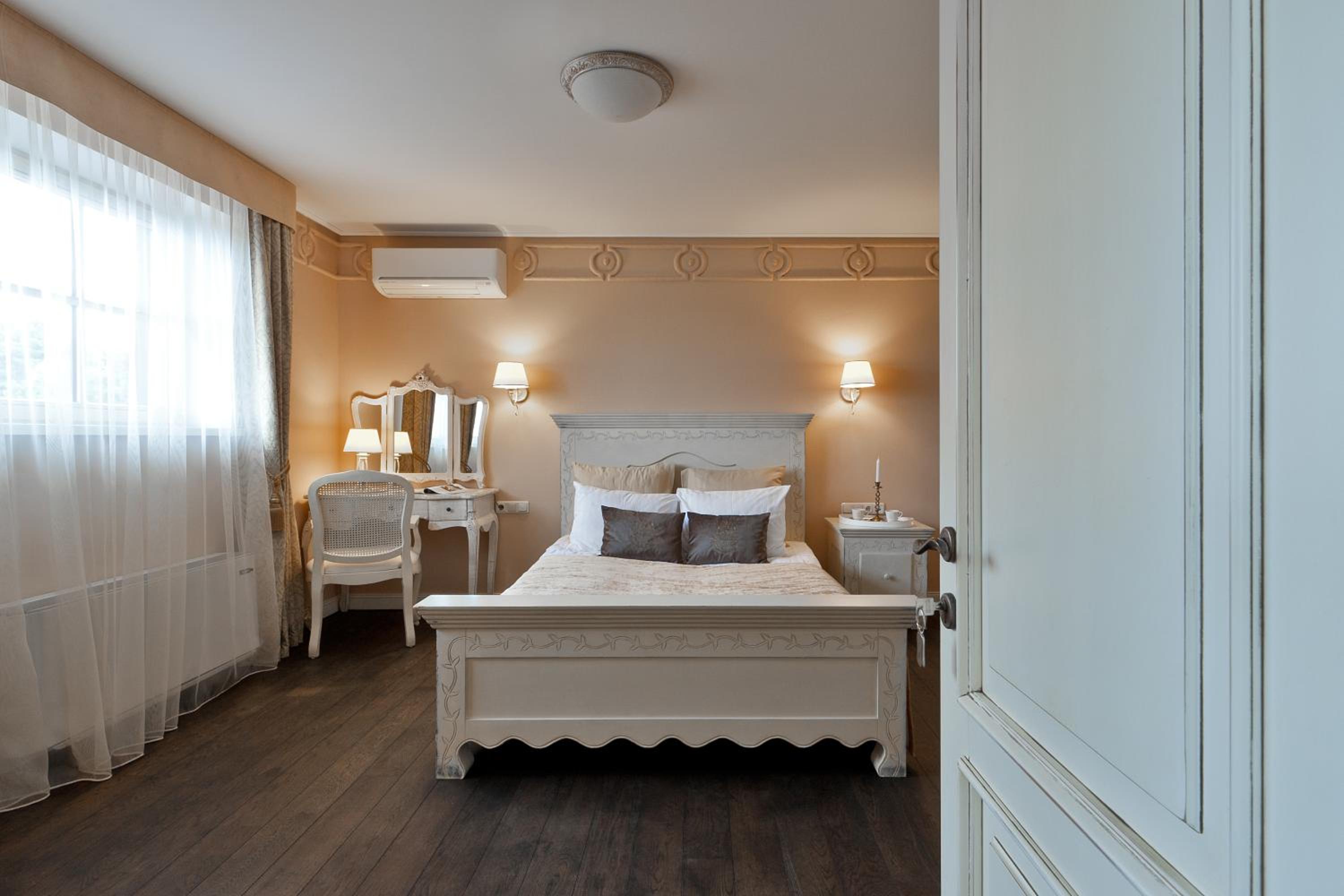 Deluxe Double Room - Photo 1