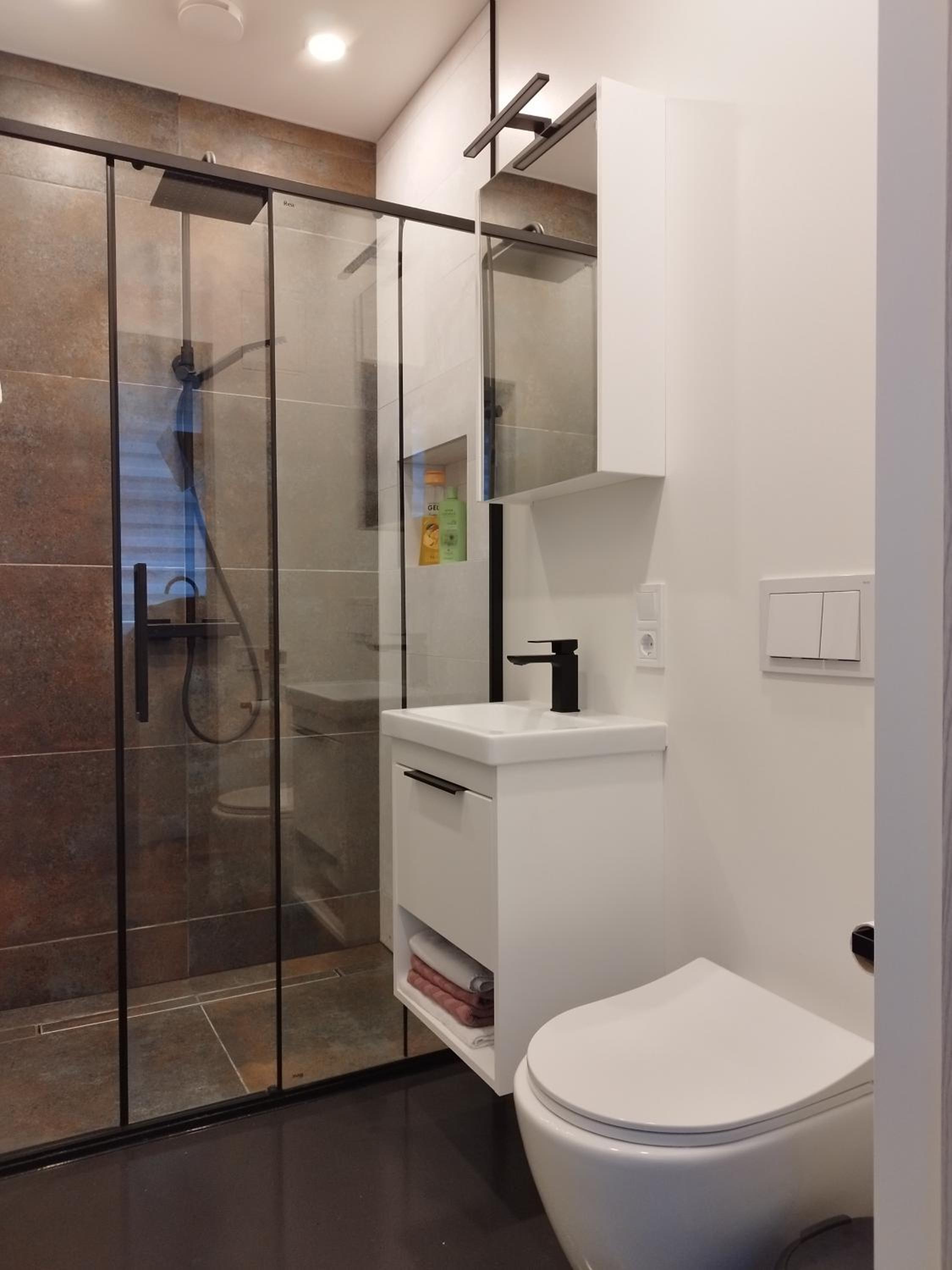One-Bedroom Apartment - Photo 3