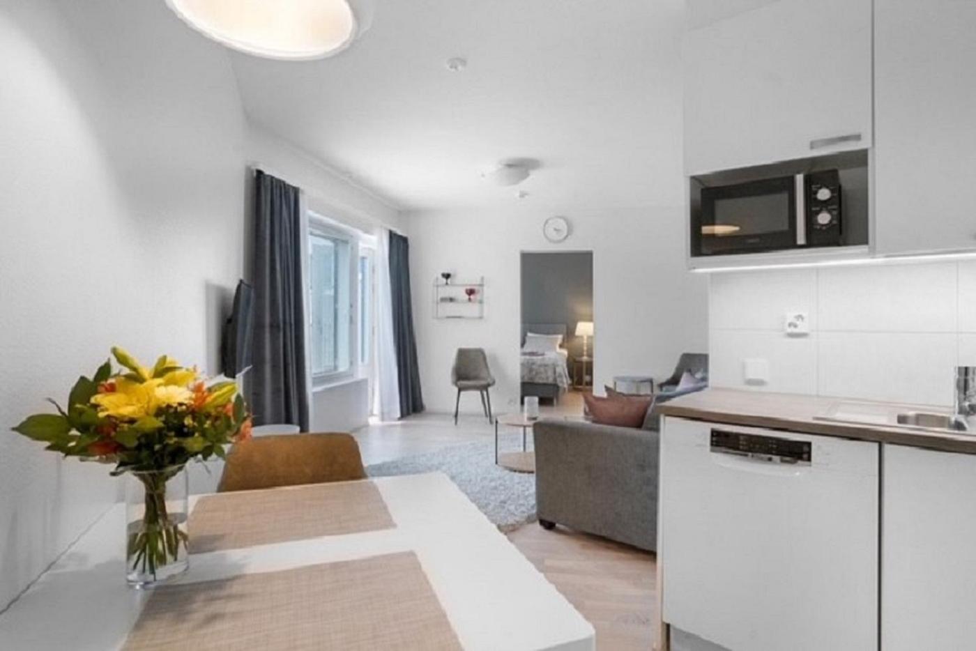 One-Bedroom Apartment - Photo 7