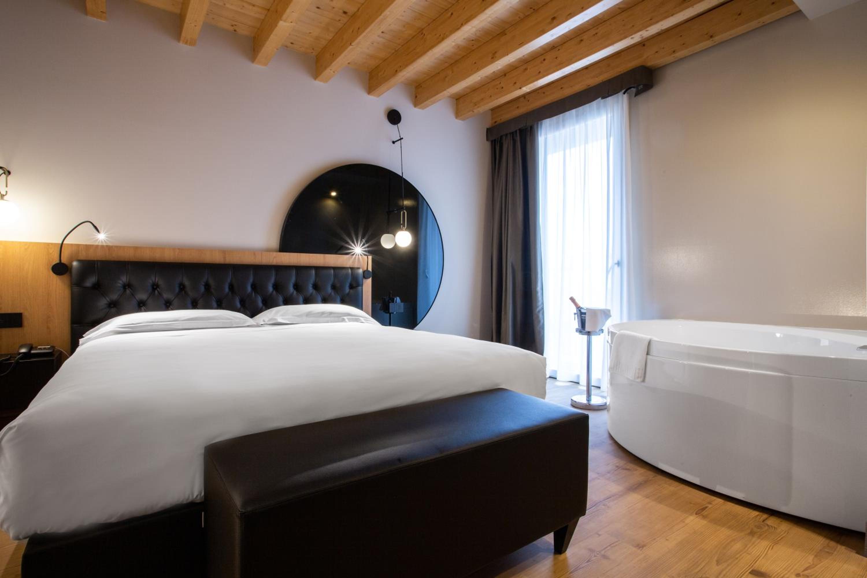 King Room with Spa Bath