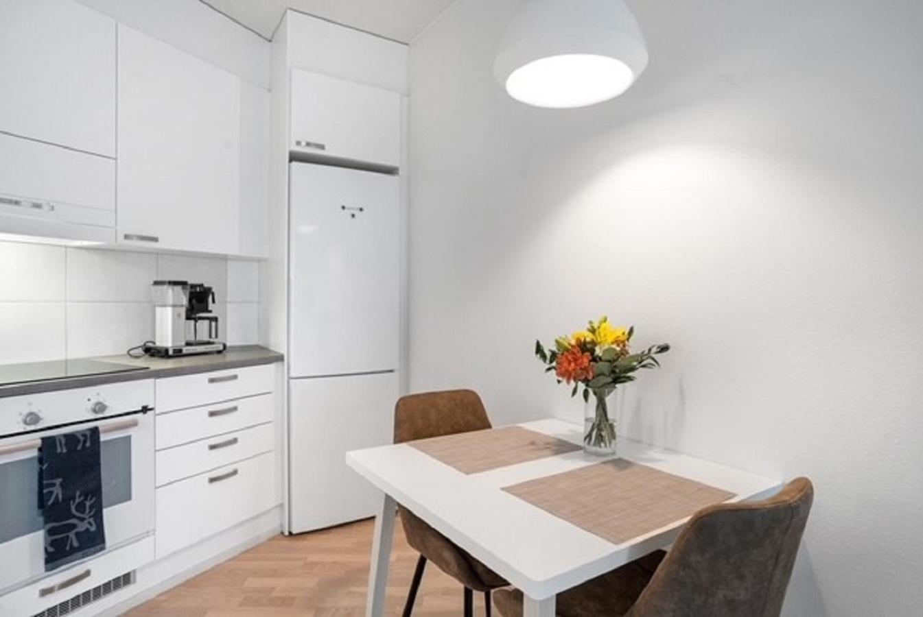 One-Bedroom Apartment - Photo 3