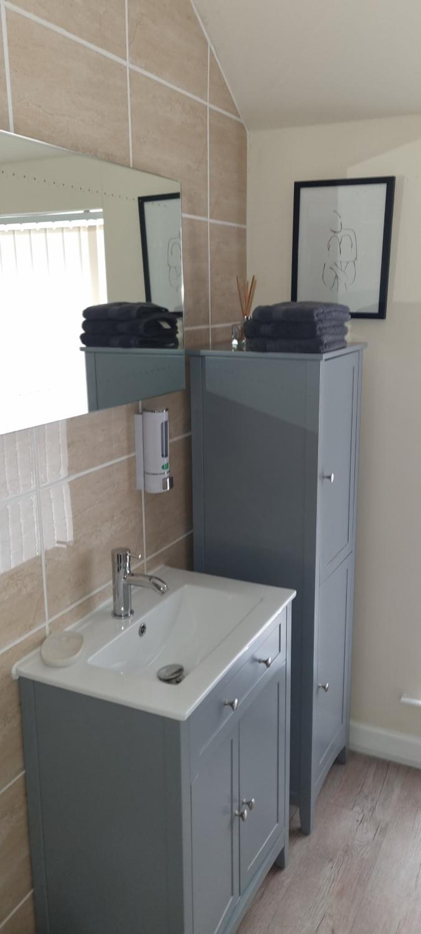 Family Room with Private Bathroom - Photo 3