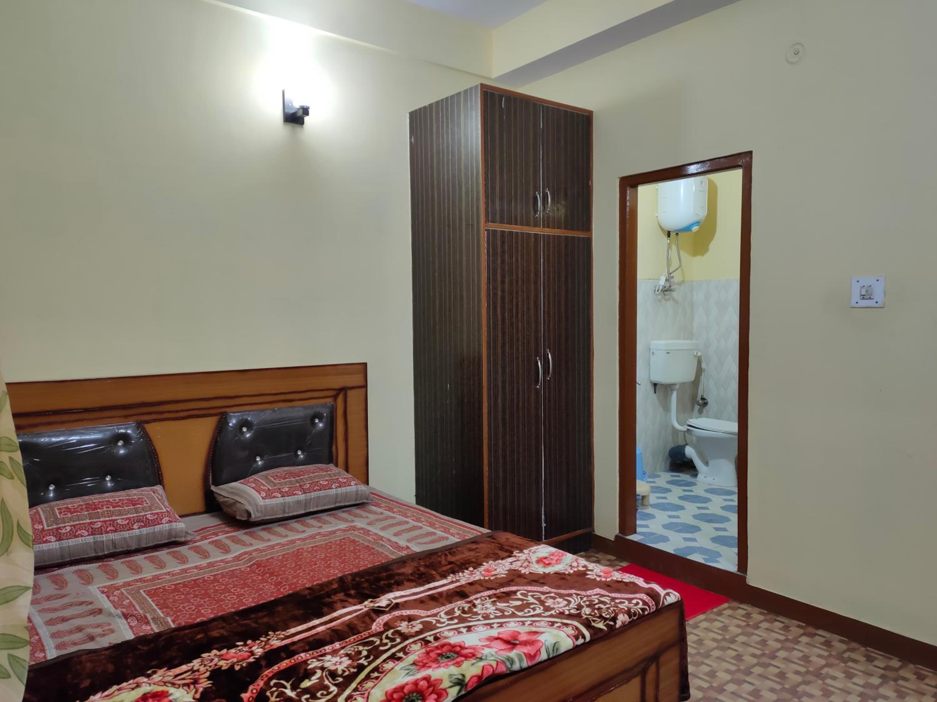 Budget Double Room photo 3