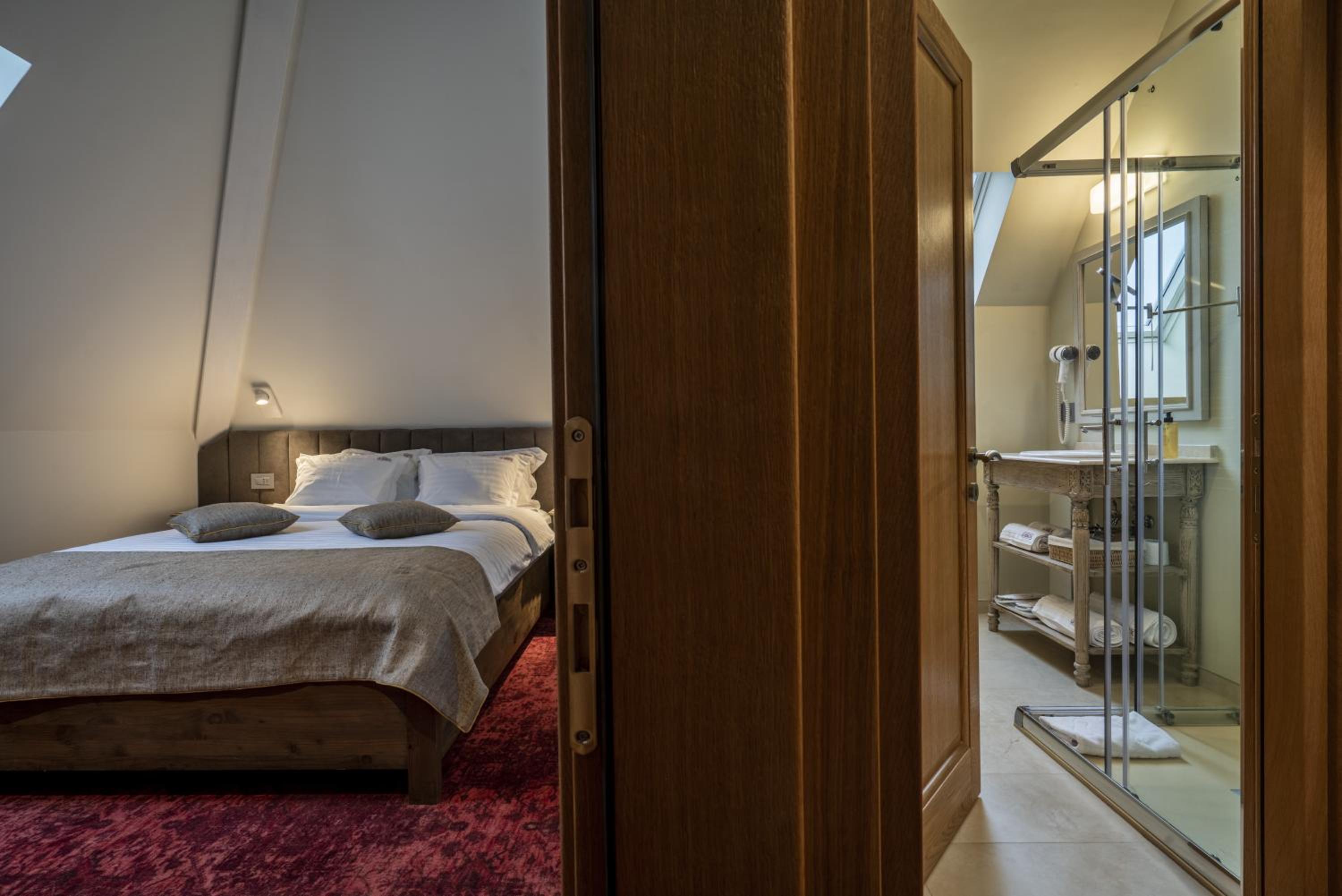 Superior Double Room - Photo 10