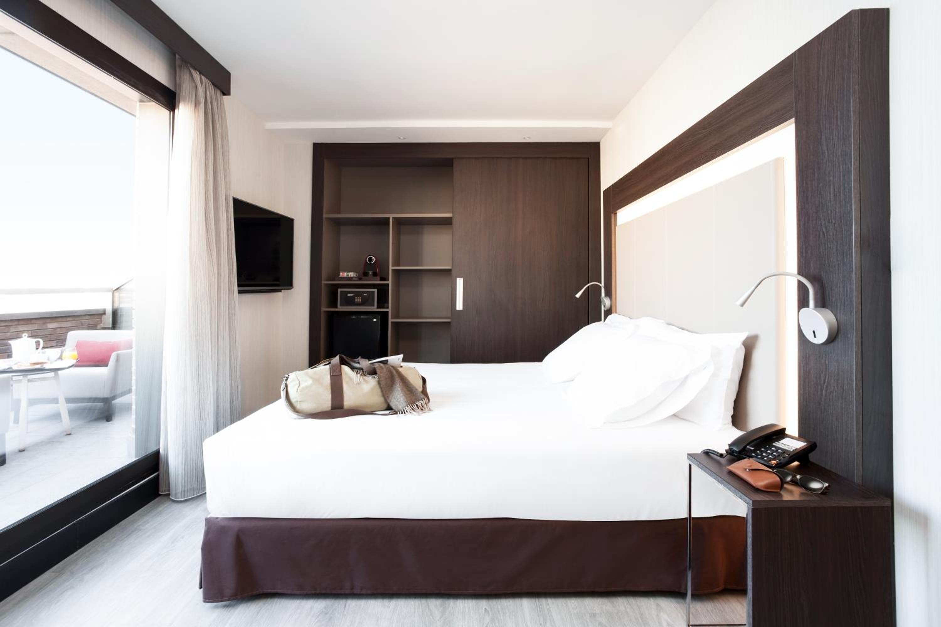 Executive Room with Terrace thumbnail 5