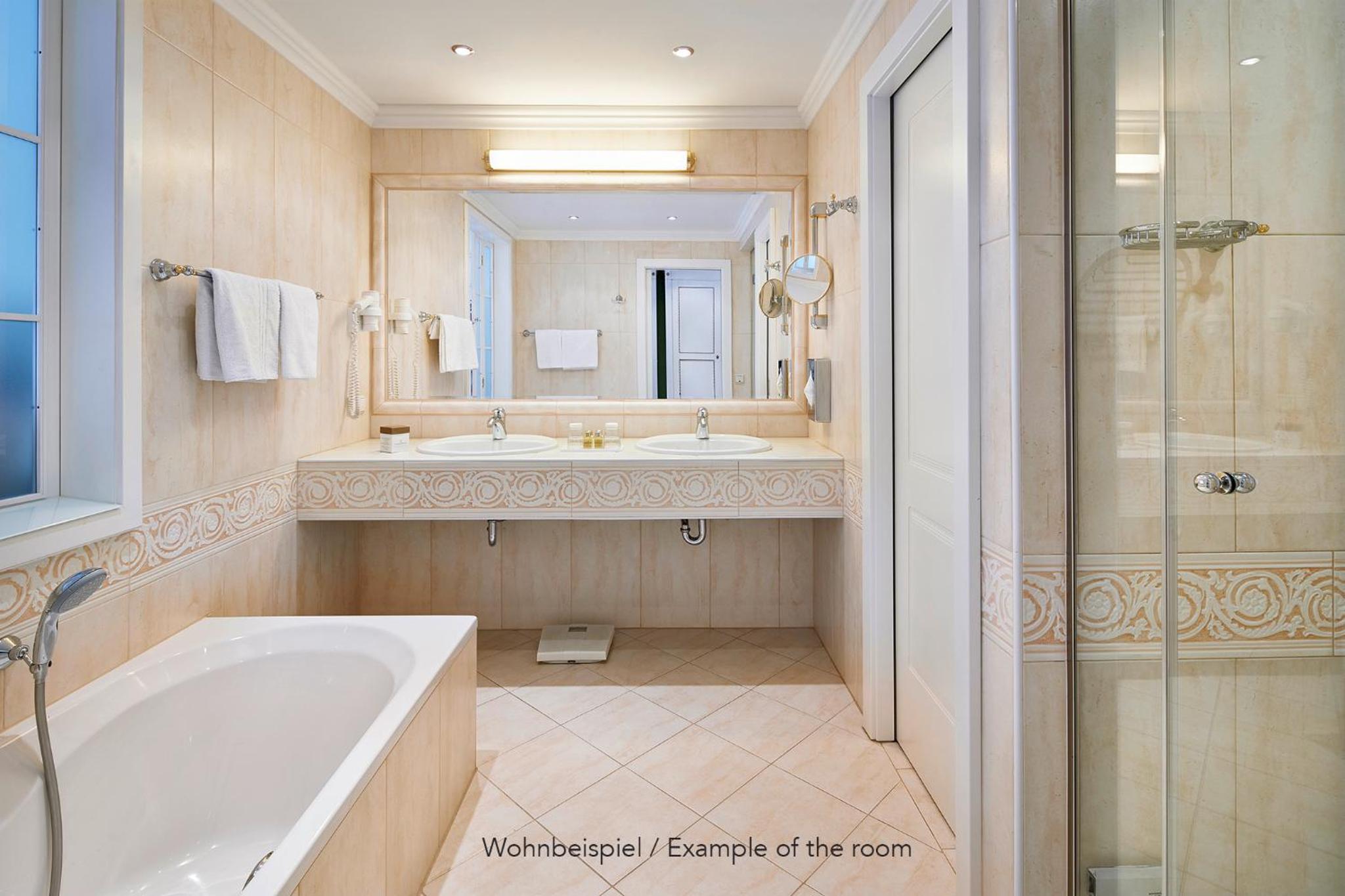 Deluxe Double Room with Lake View - Photo 4