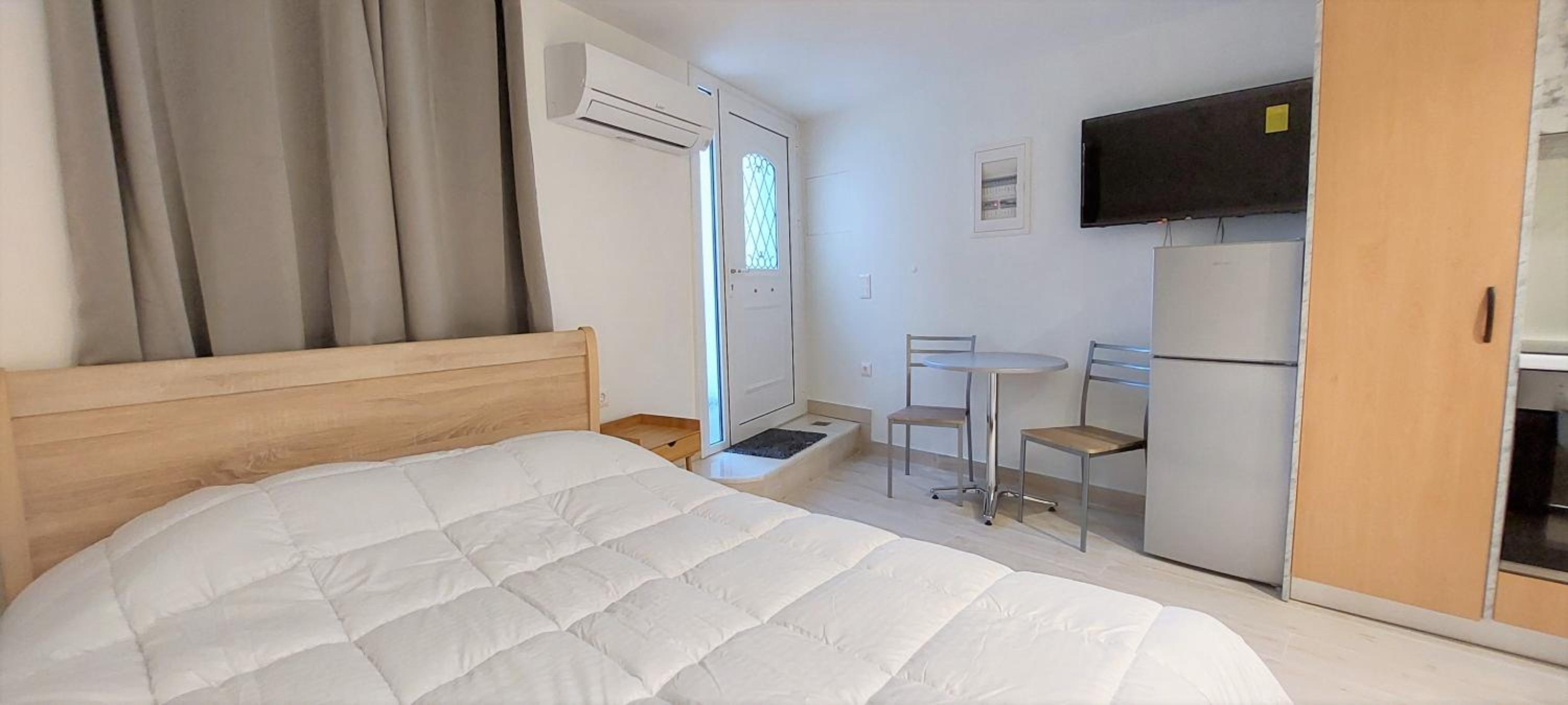 Studio Apartment photo 3