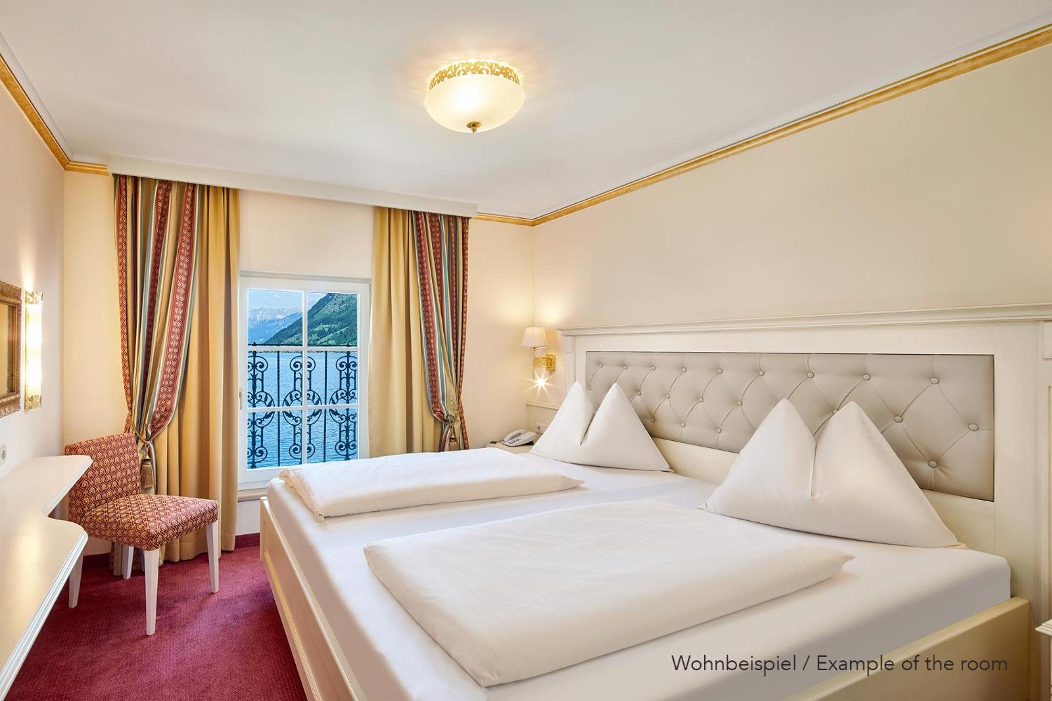 Grand Two-Bedroom Suite with Balcony and Lake View - Photo 4