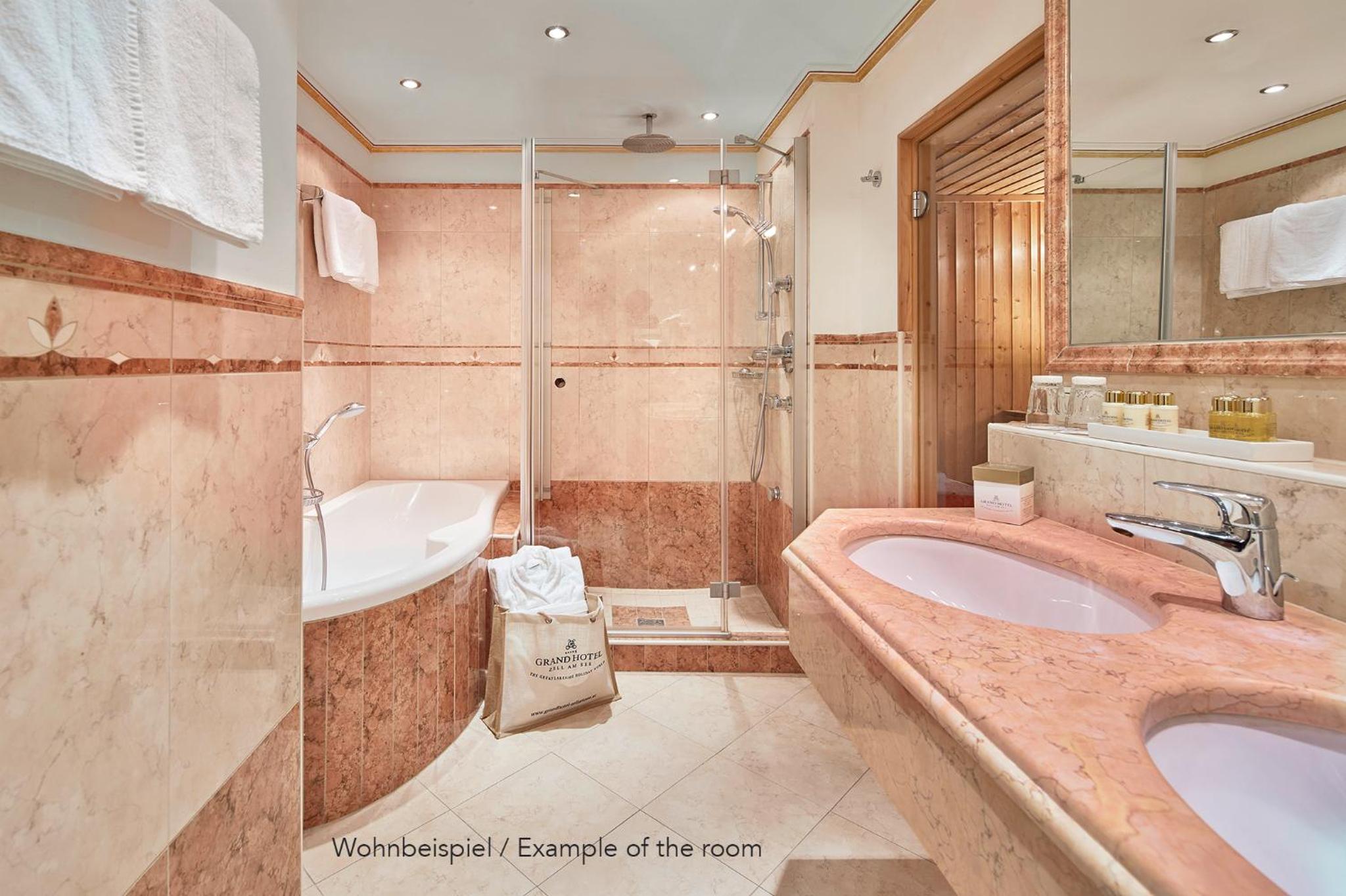 Grand Two-Bedroom Suite with Balcony and Lake View - Photo 2