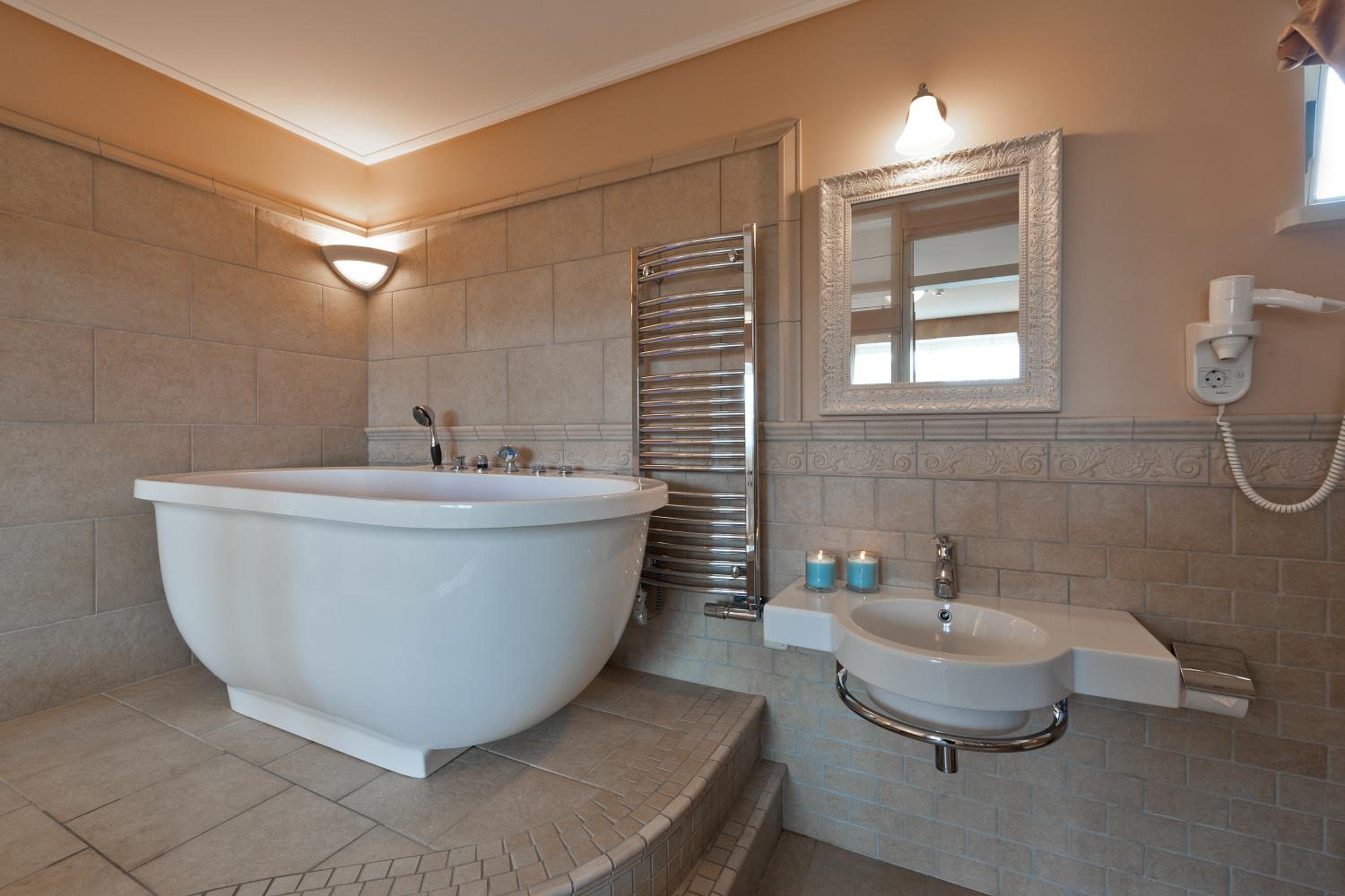 Deluxe Double Room - Photo 11