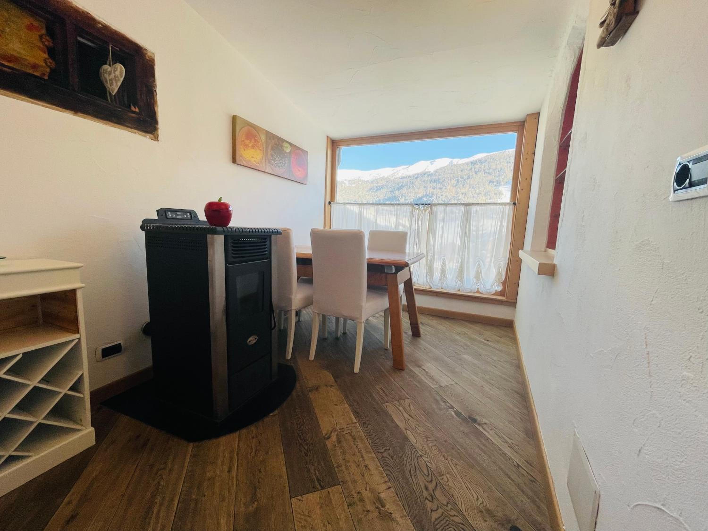 Apartment with Balcony photo 2
