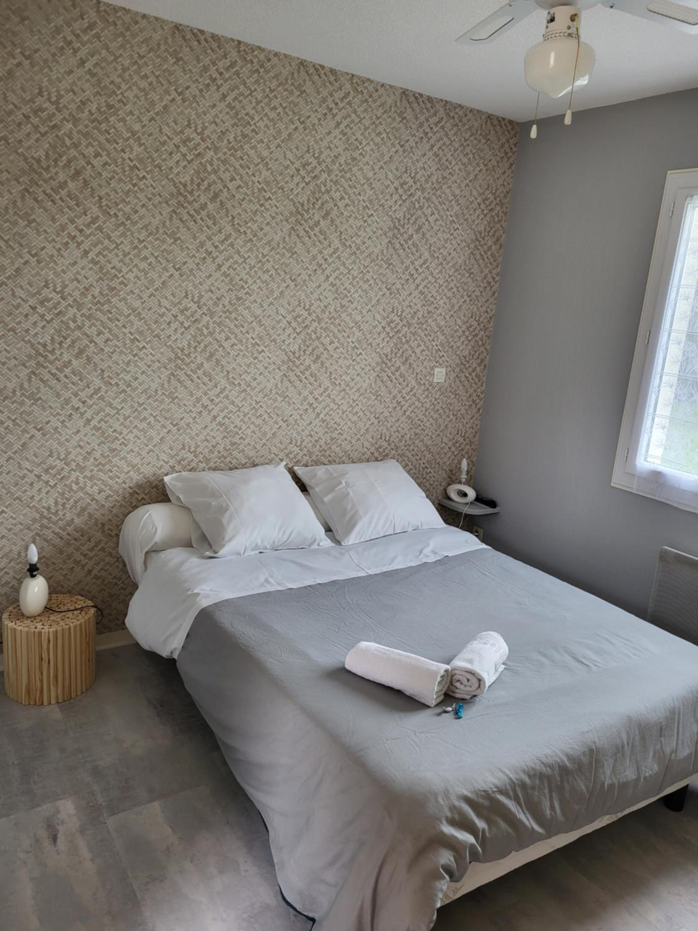 Double Room with Private Bathroom - Photo 9