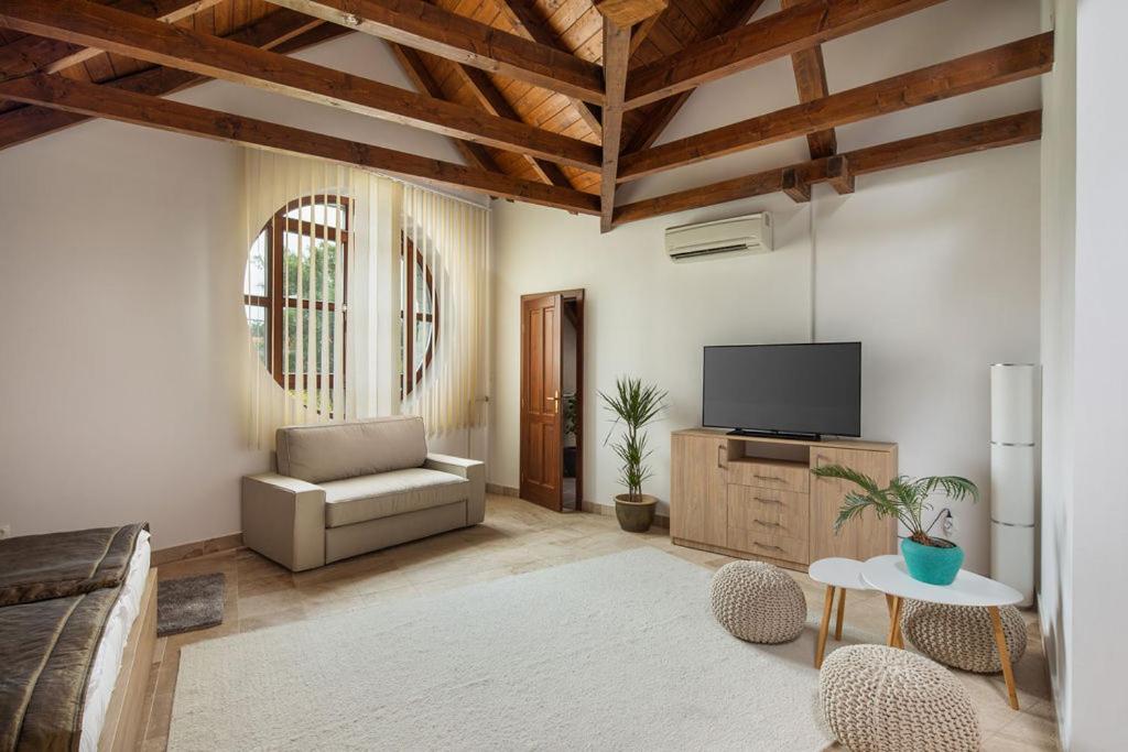 Deluxe Family Room photo 1