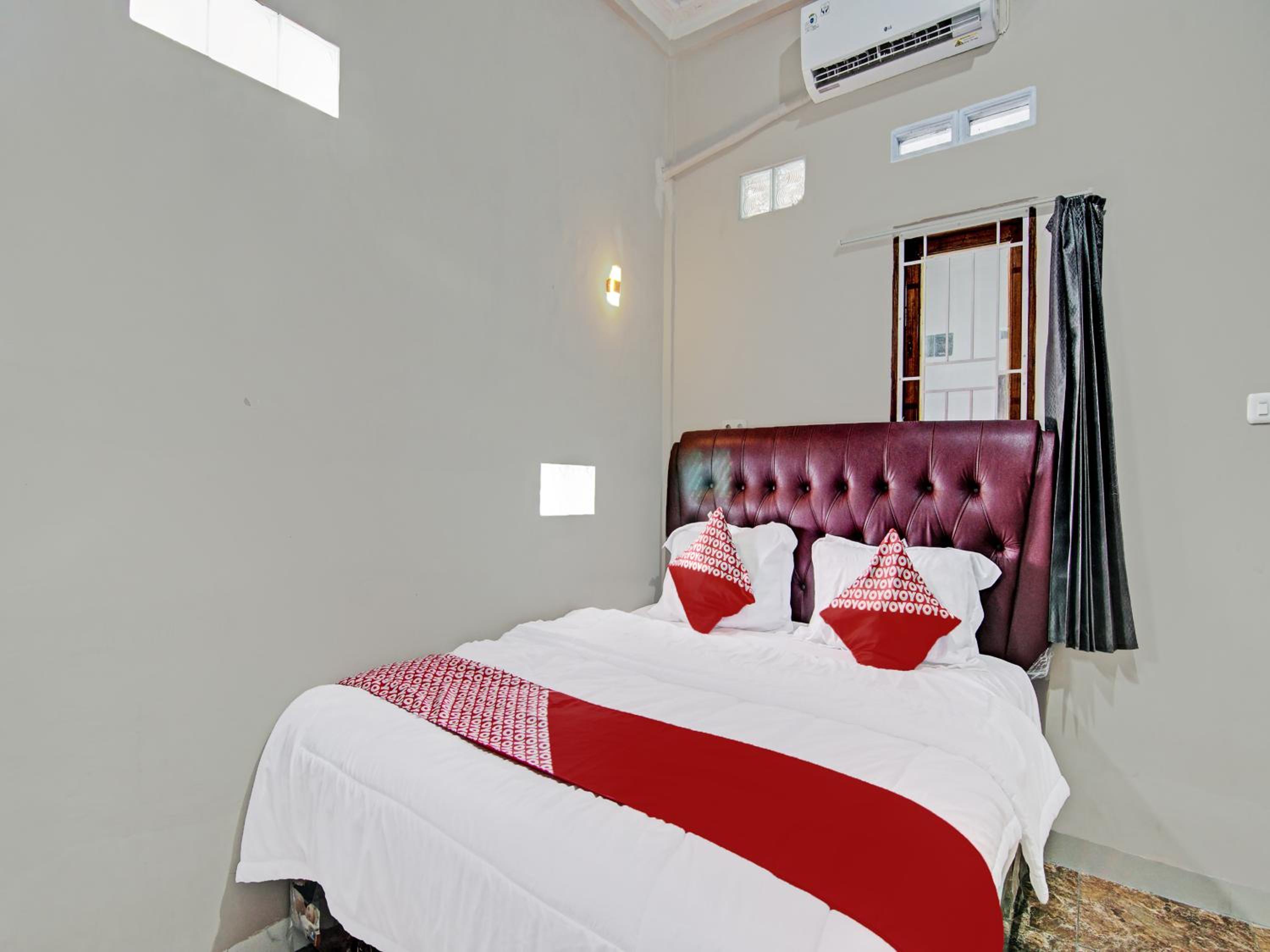 Deluxe King Room photo 1