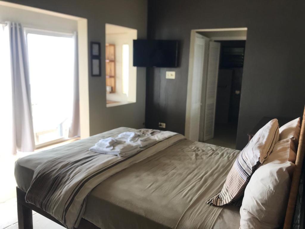 Queen Room - Ocean View photo 2