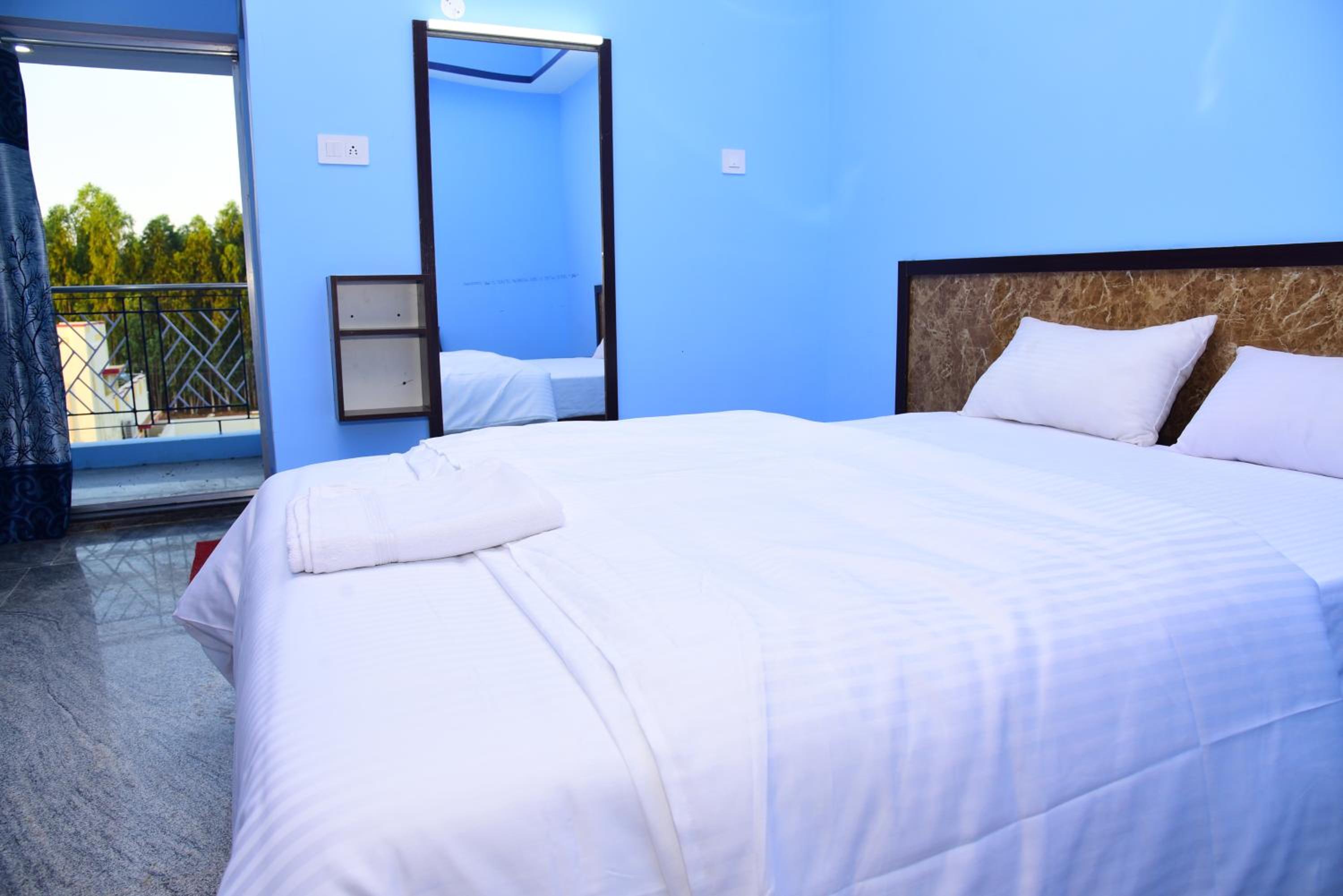 Deluxe Double Room with Balcony - Photo 1