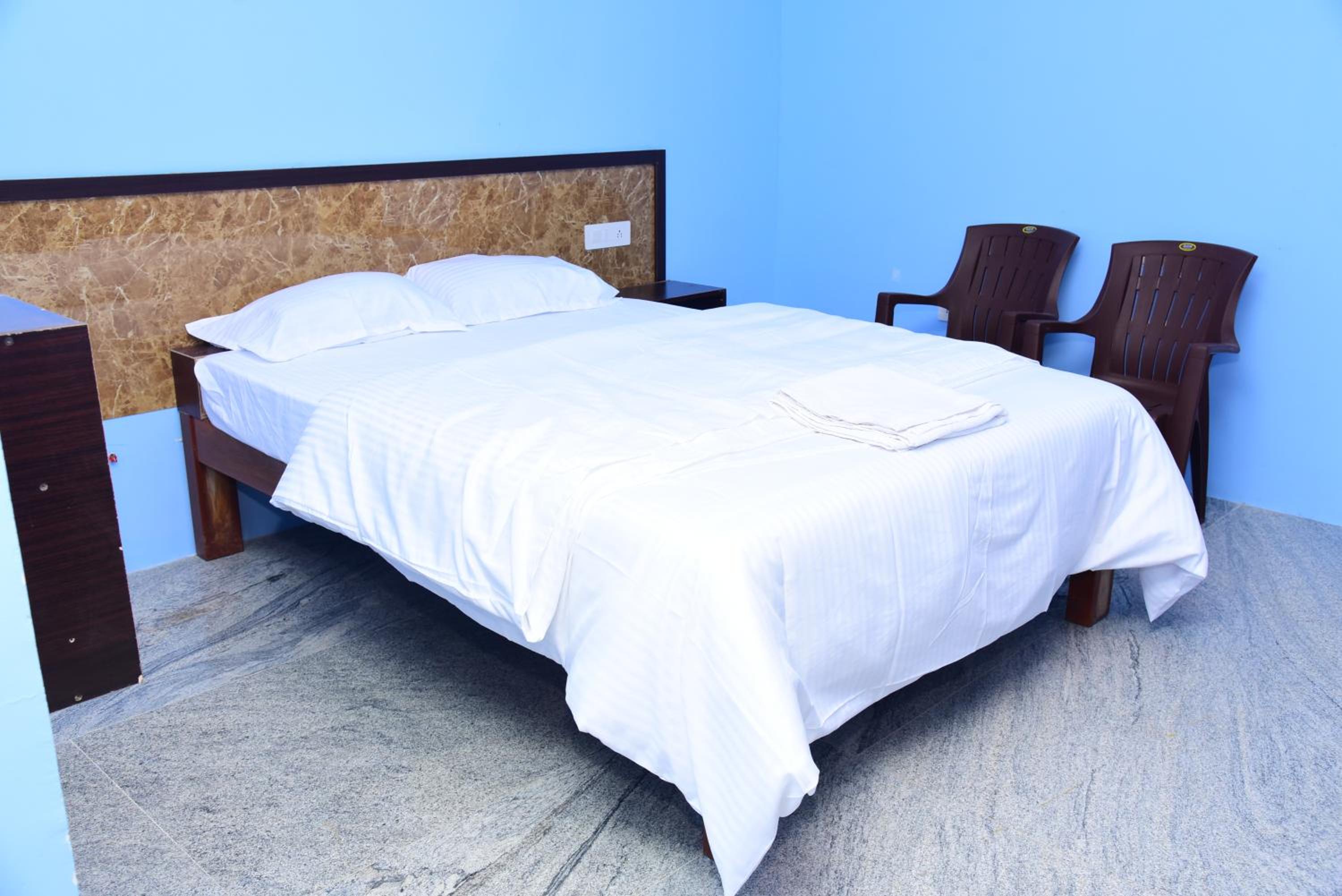 Deluxe Double Room with Balcony - Photo 3