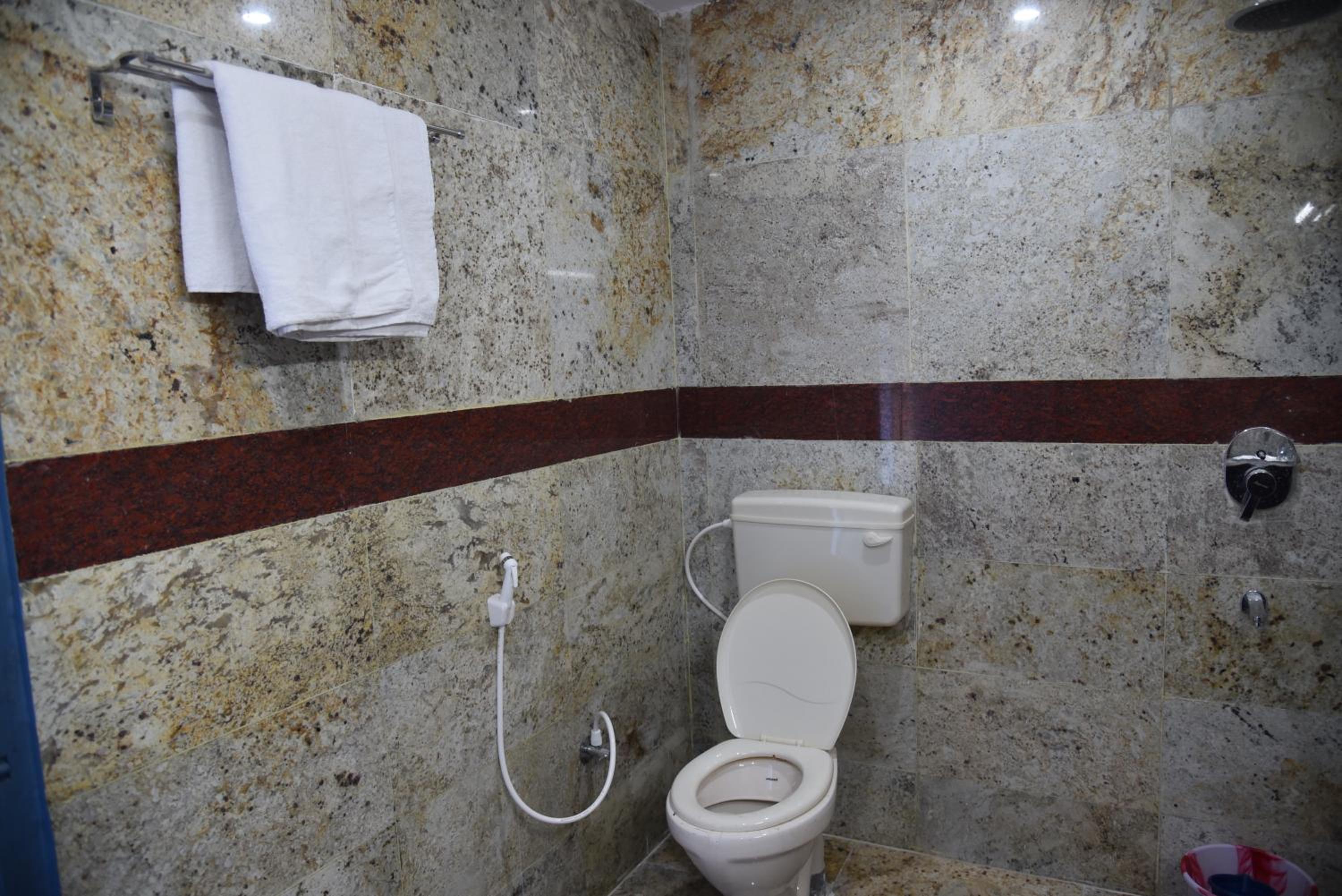 Deluxe Double Room with Balcony - Photo 6