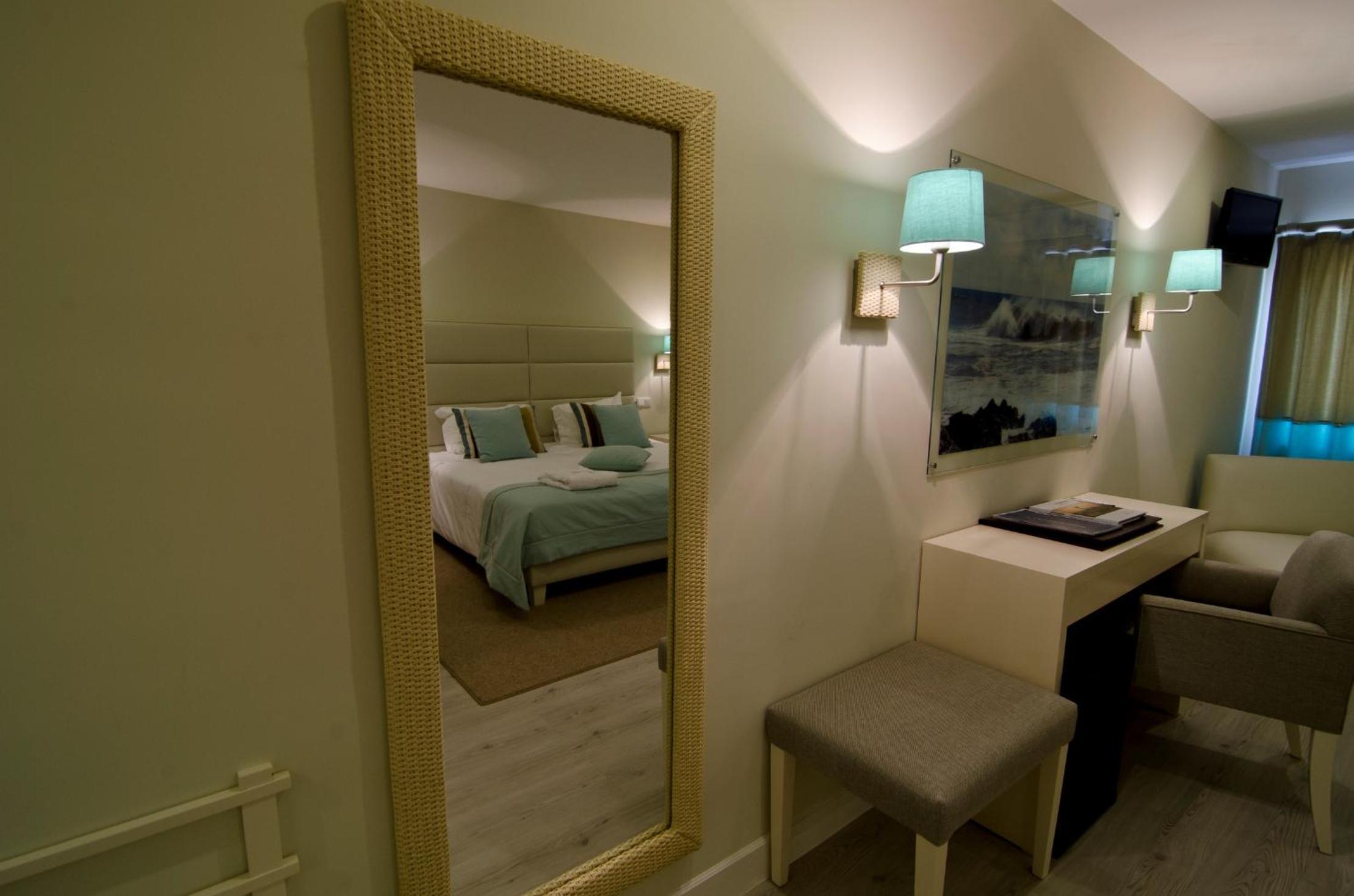 Family Room - Photo 2
