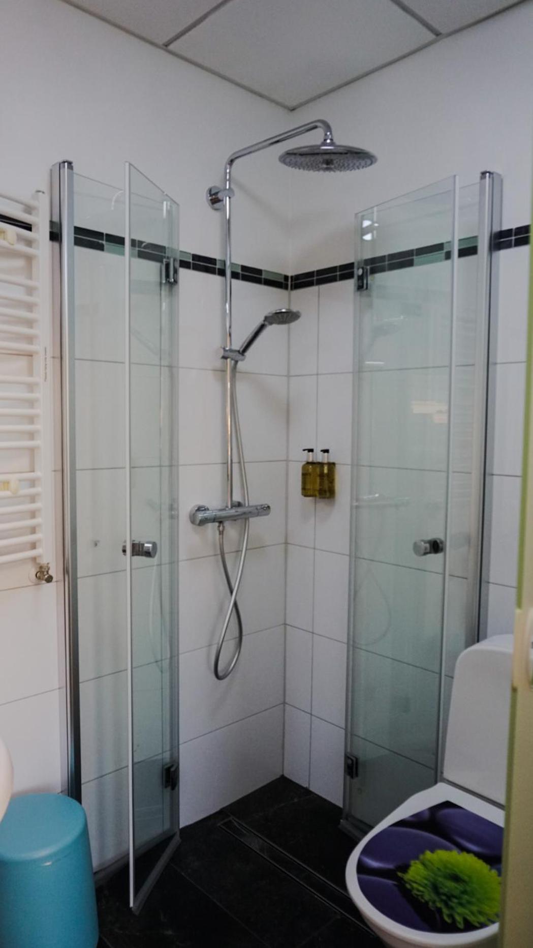 Double Room with Private Bathroom - Photo 12