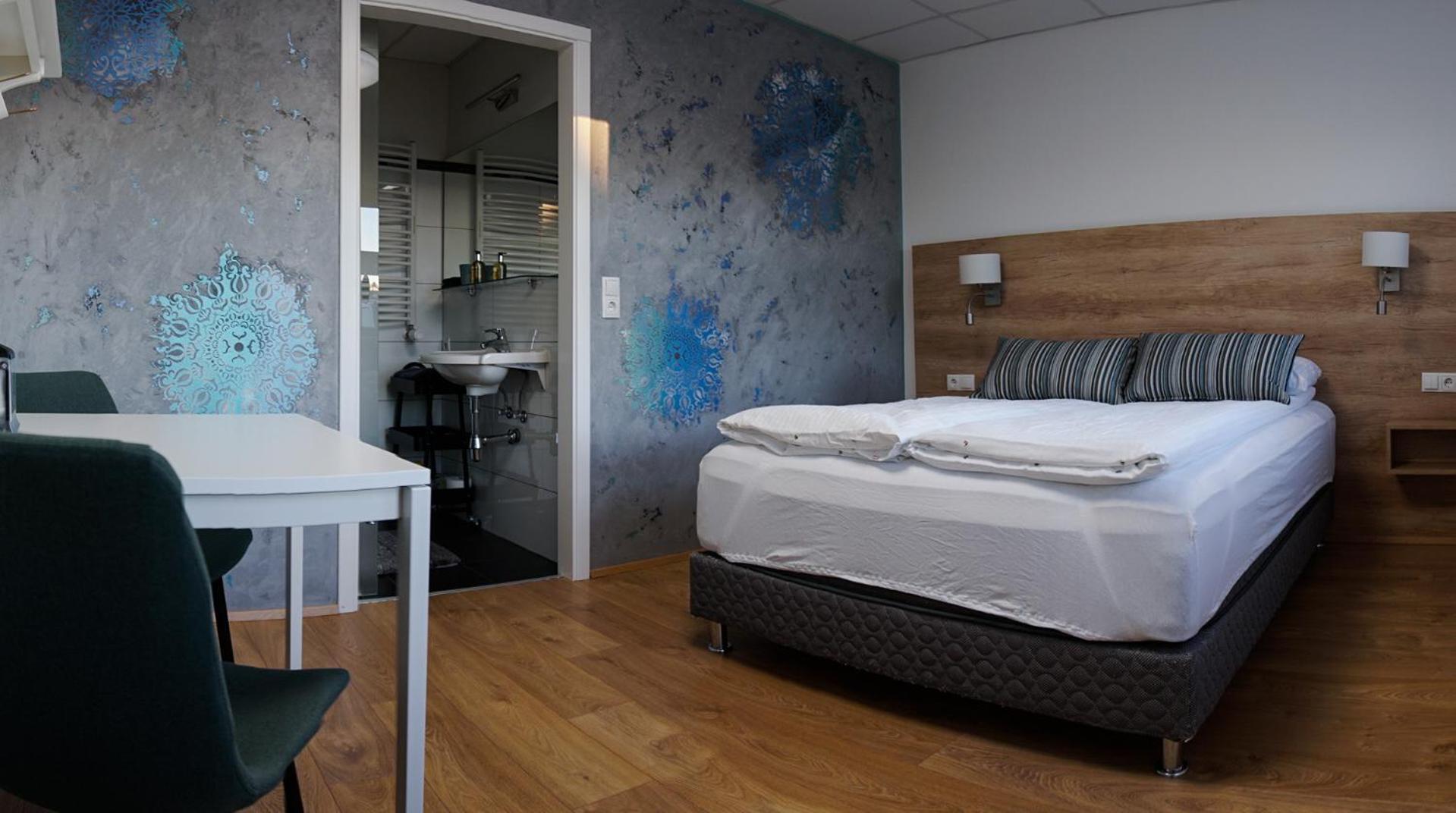 Double or Twin Room with Bathroom - Photo 5