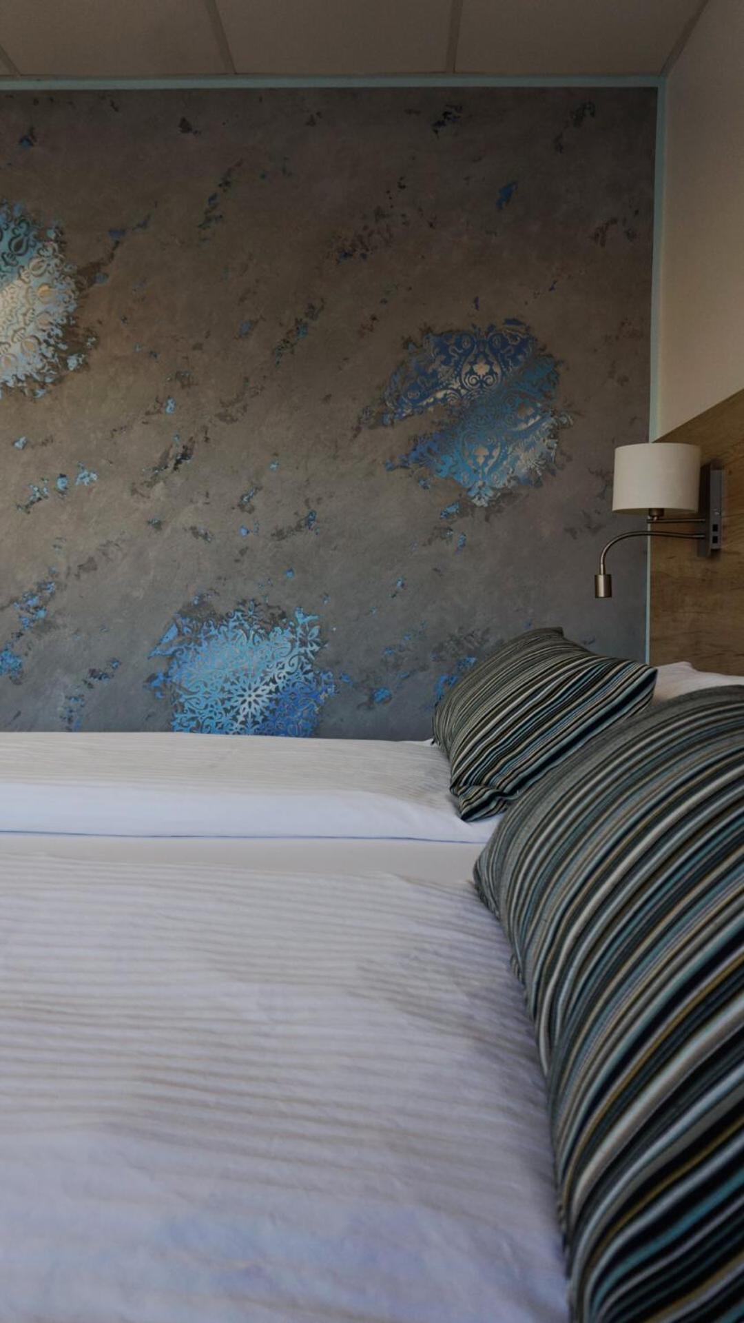 Double or Twin Room with Bathroom - Photo 4