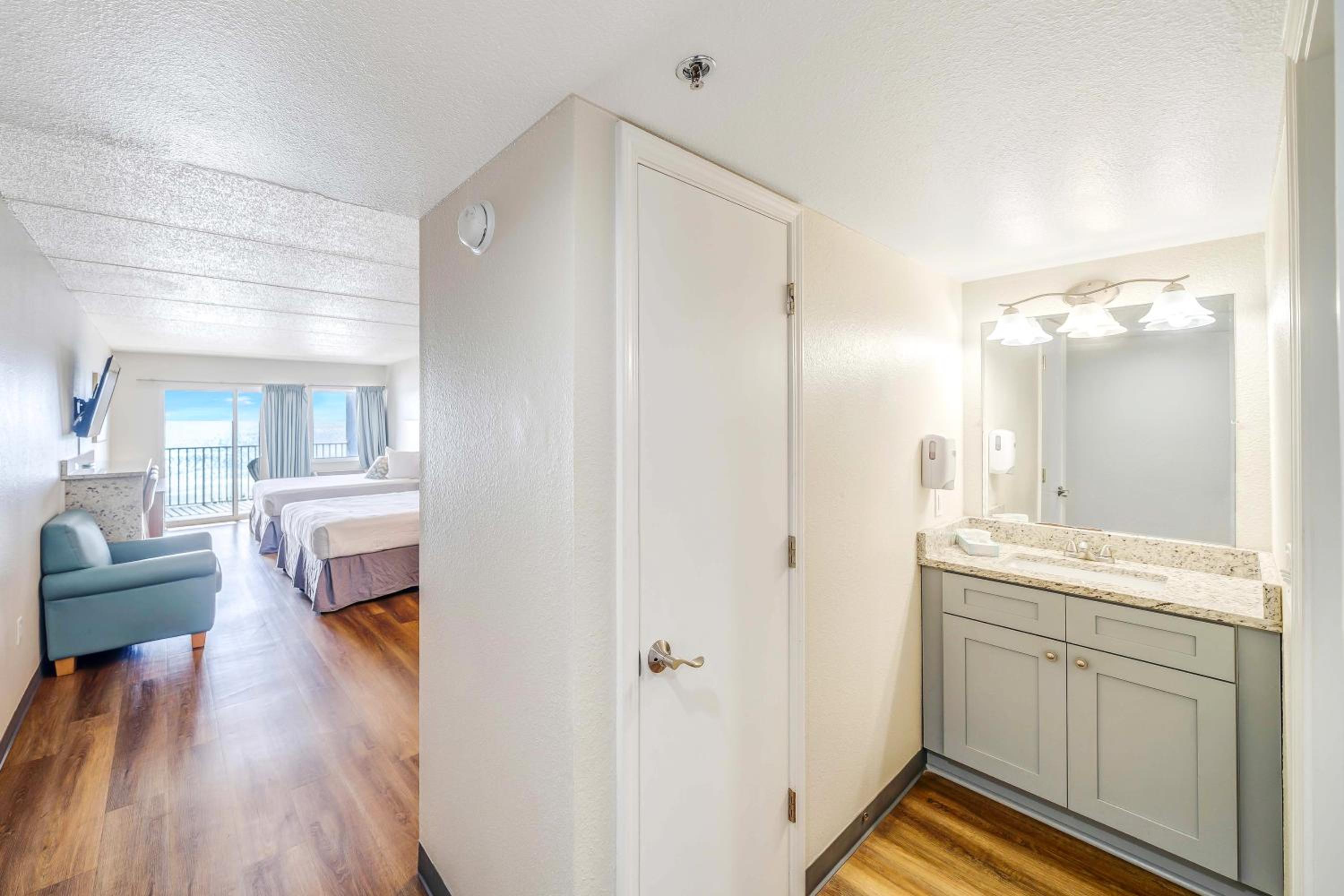 Suite With Ocean/Gulf View - Photo 1