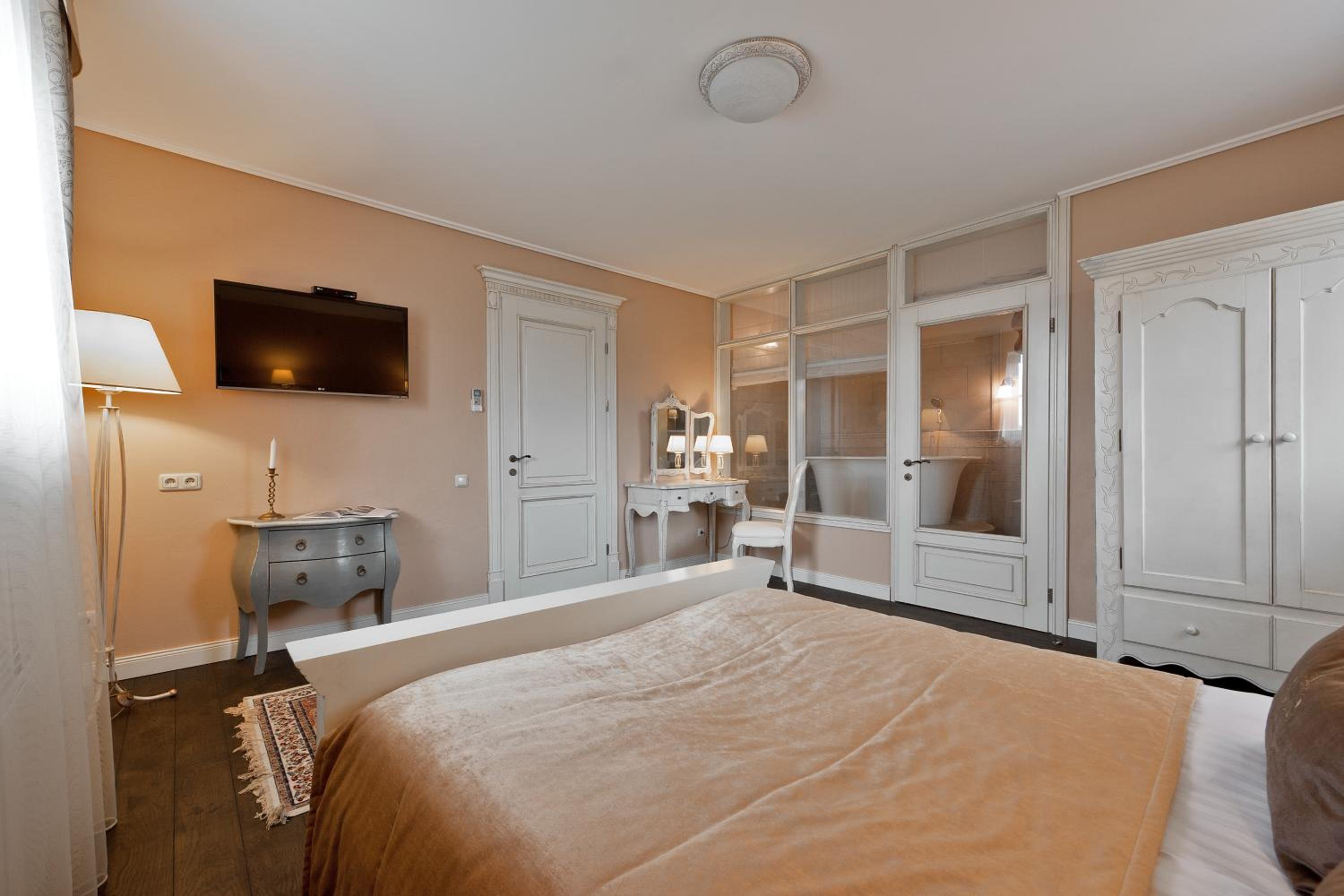 Deluxe Double Room - Photo 8
