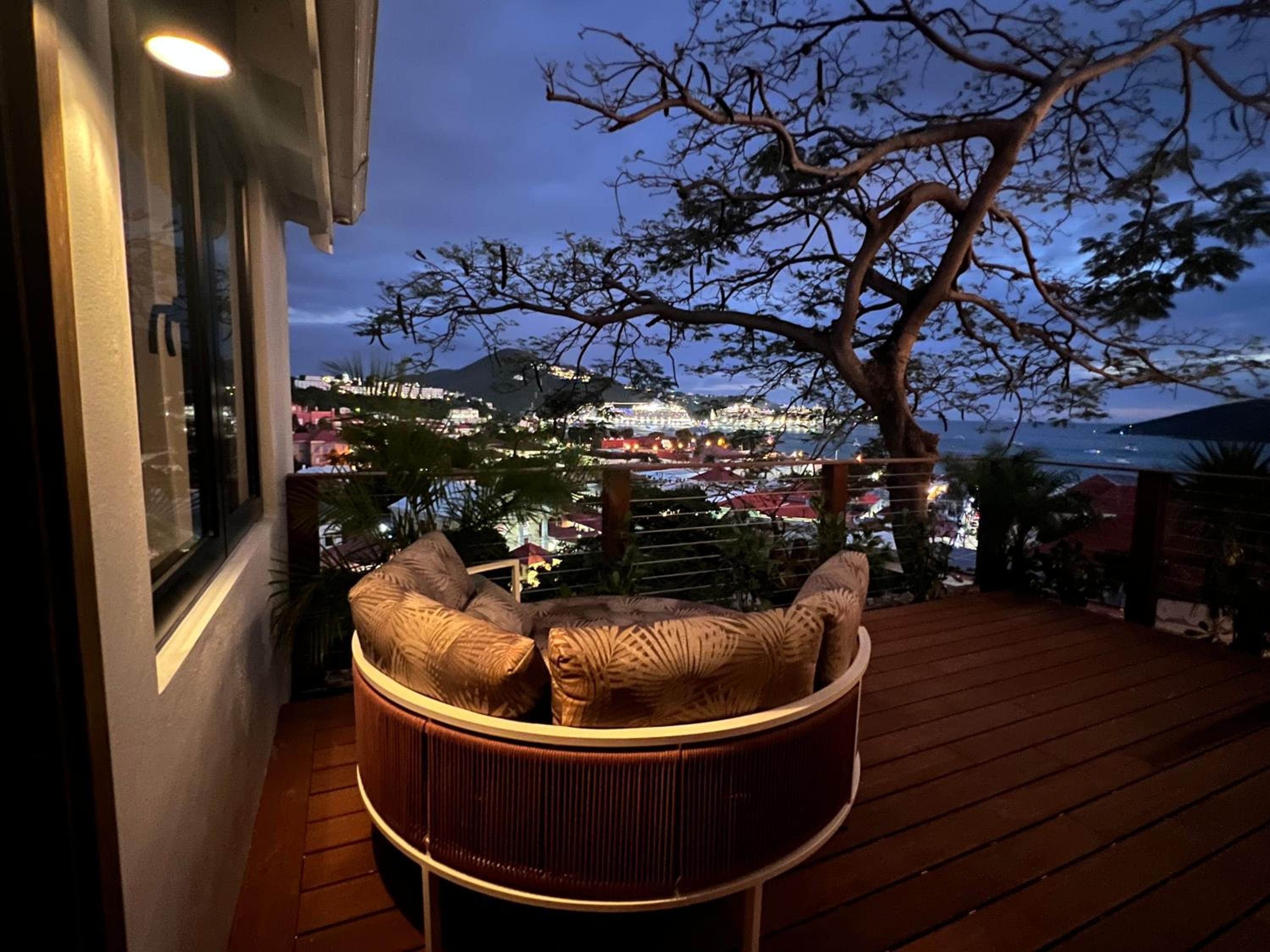 Deluxe King Suite