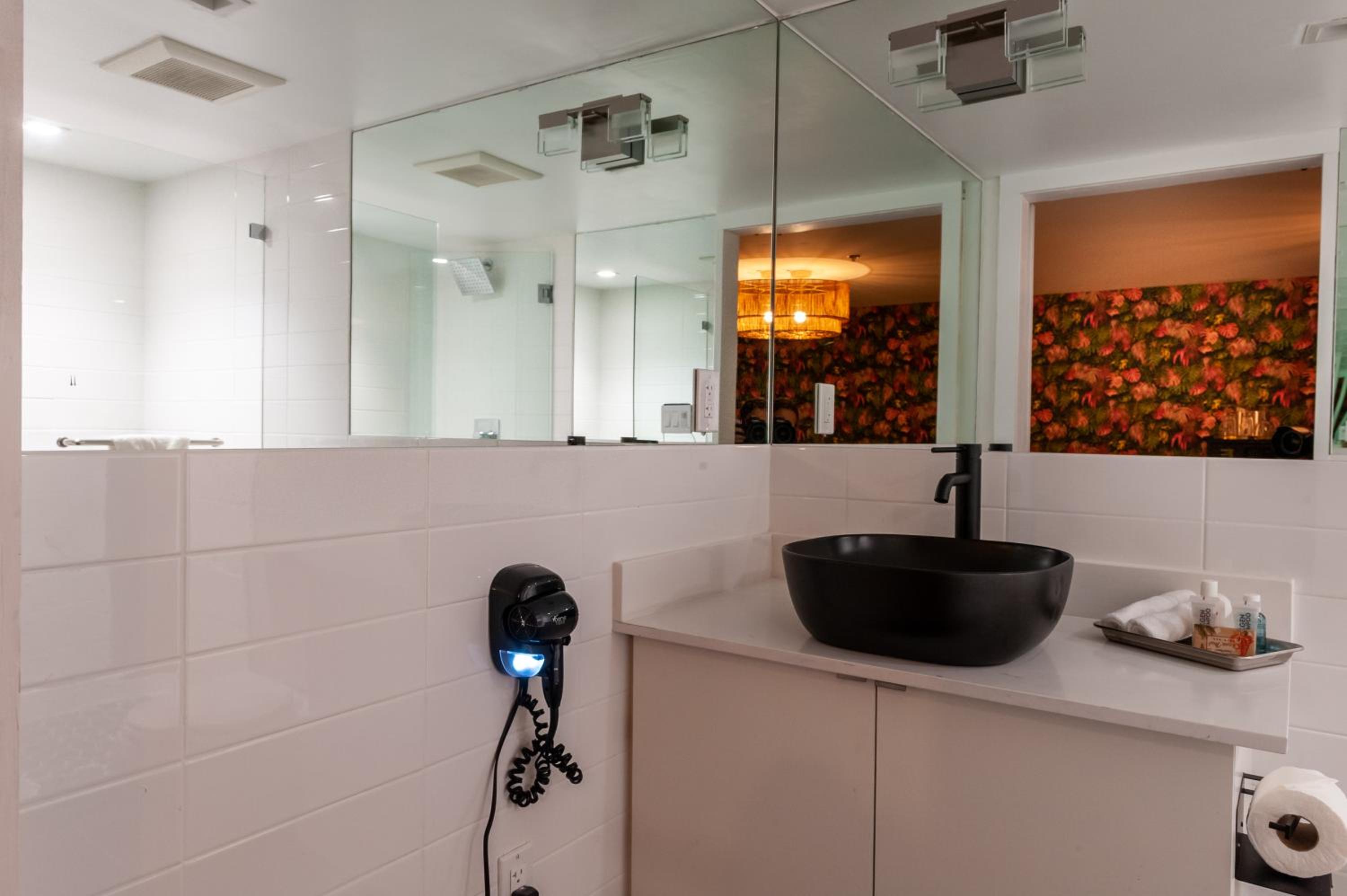 Superior King Room - Photo 10