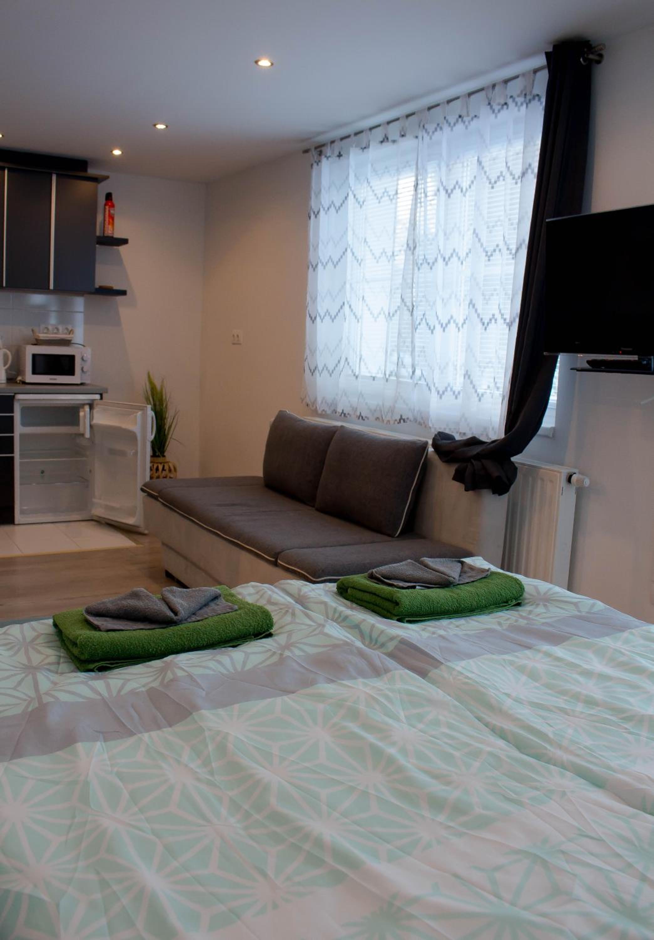One-Bedroom Apartment photo 1