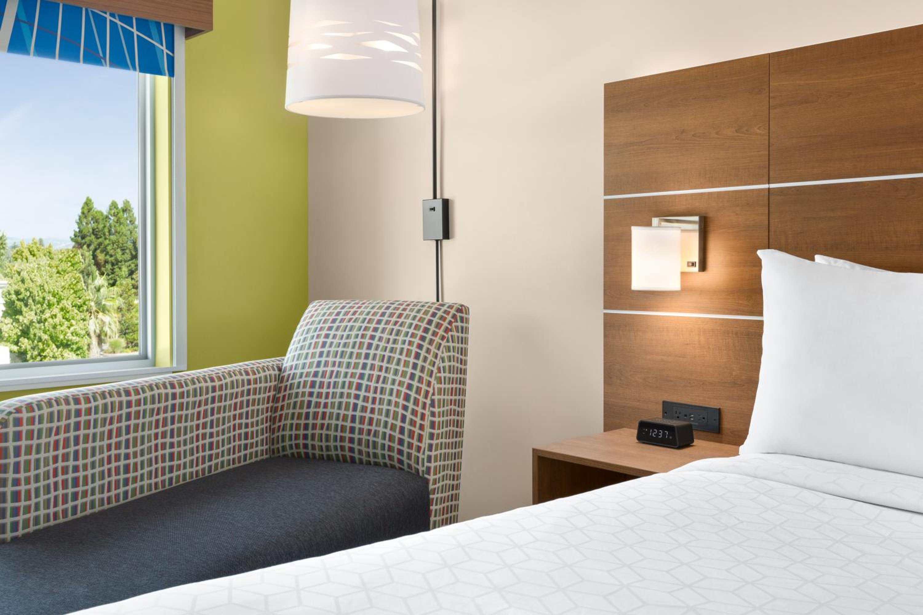 Standard King Room - Photo 2