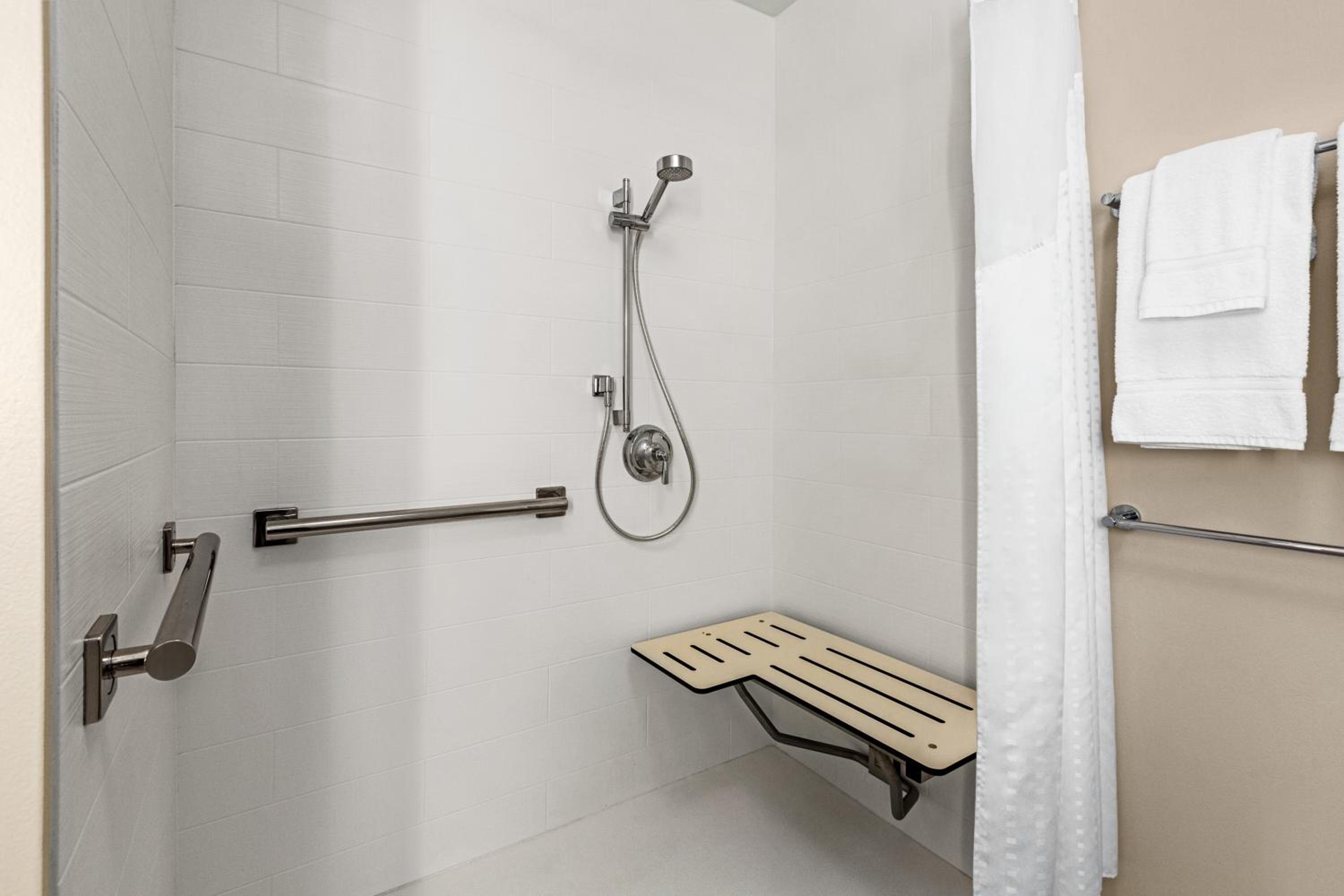Standard King Room with Mobility Accessible Roll-In Shower - Photo 4